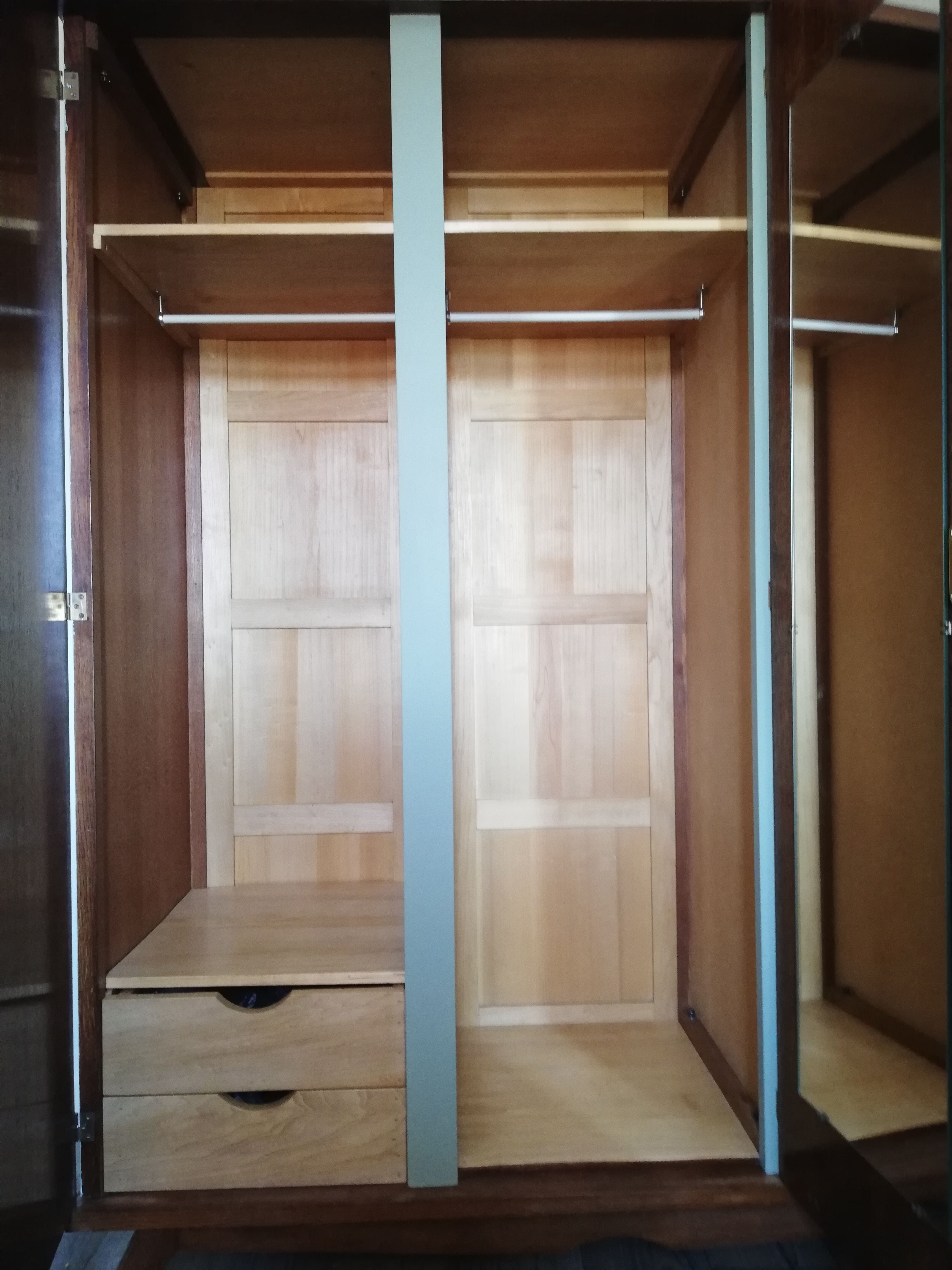 Armoire années 50 chêne et kaki clair