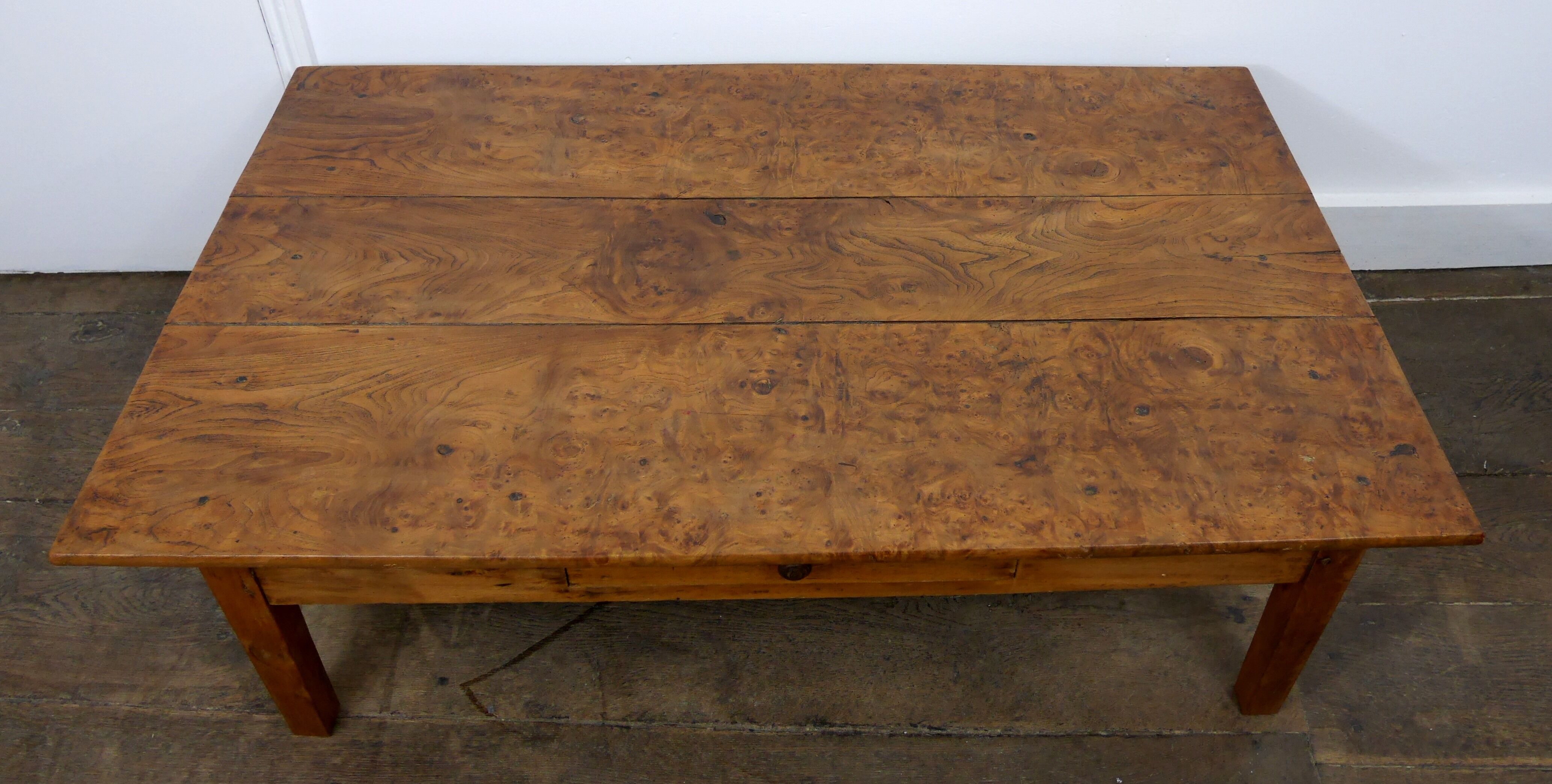 Table basse bois loupe d'orme