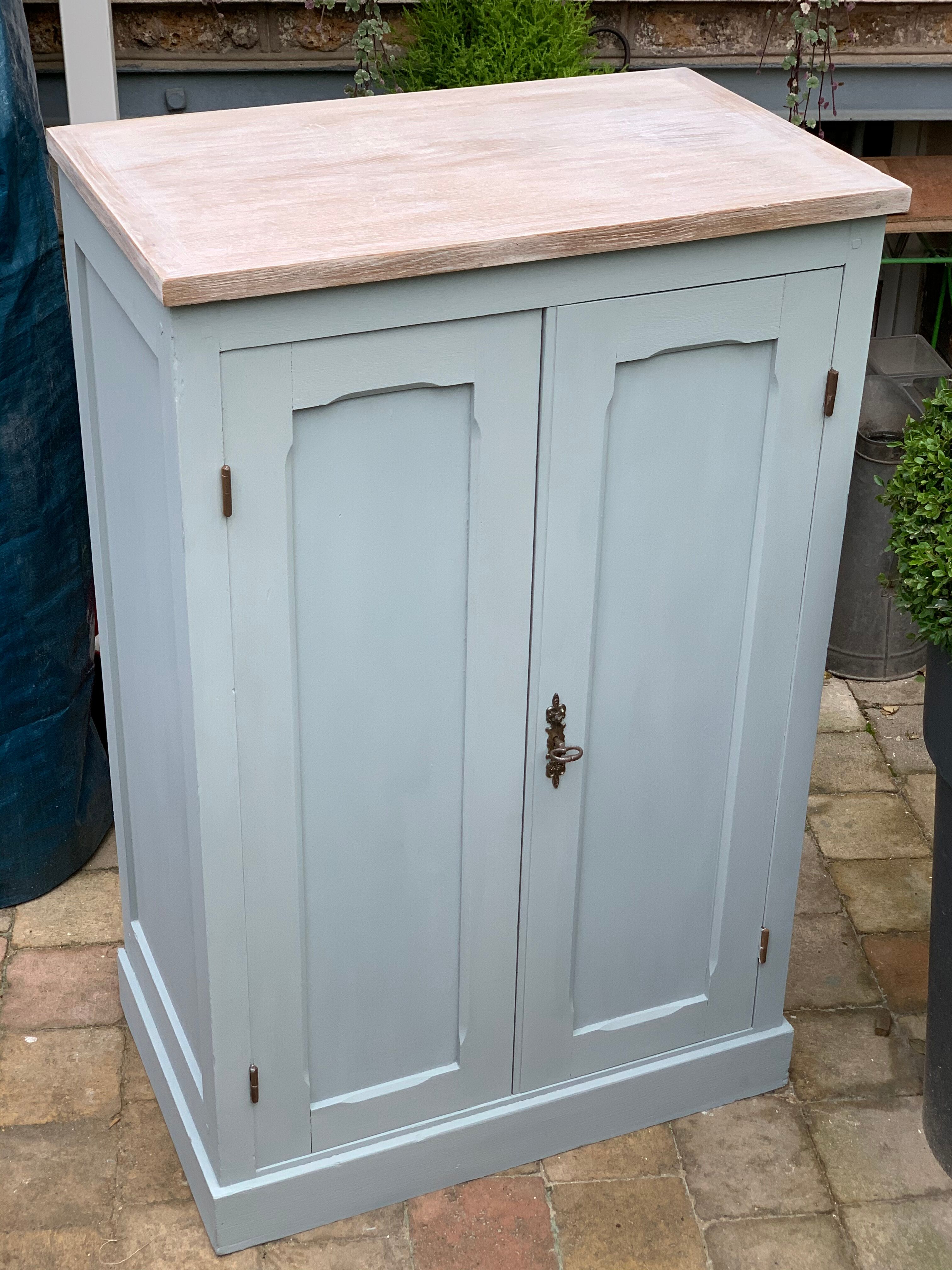 Parisian buffet green grey