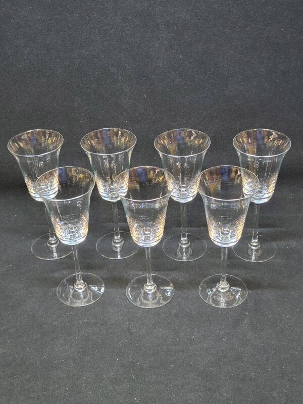7 verres à porto ou vin blanc en cristal Baccarat ou Saint louis
