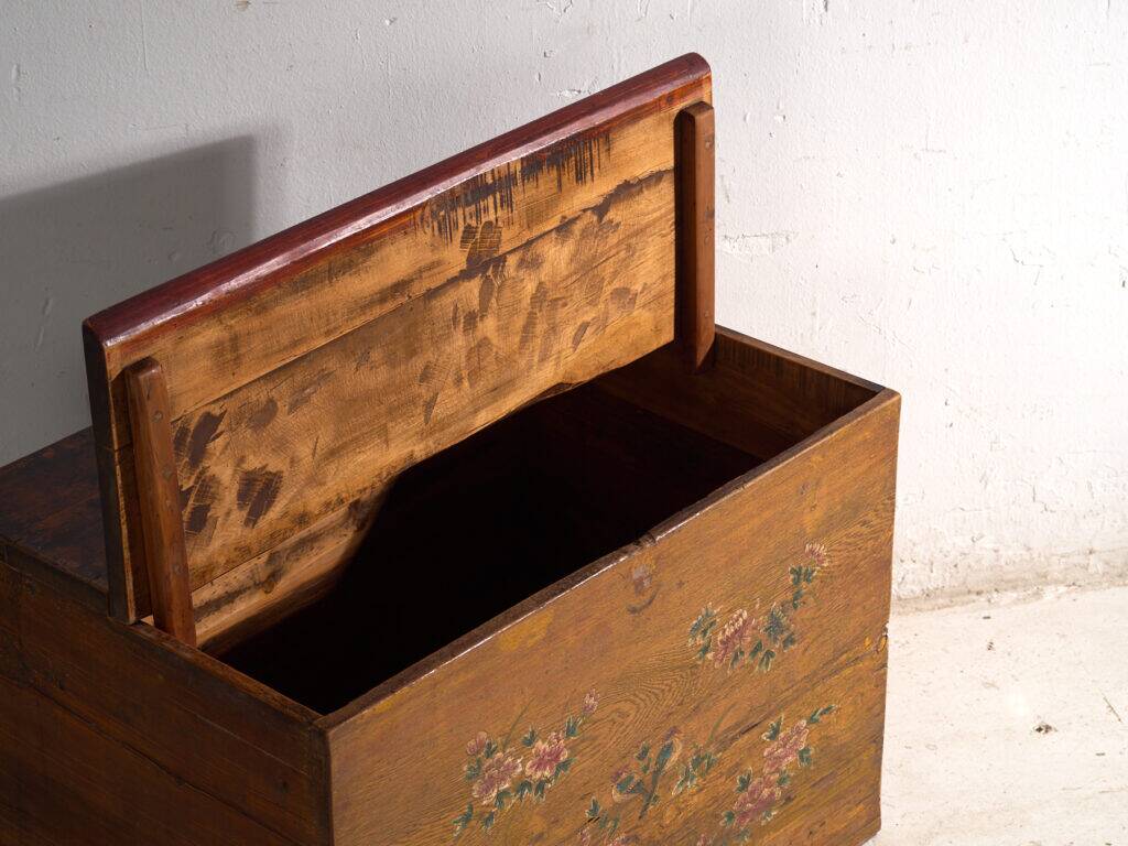 Antique Chinese chest with painted flowers in elm – China, circa 1900