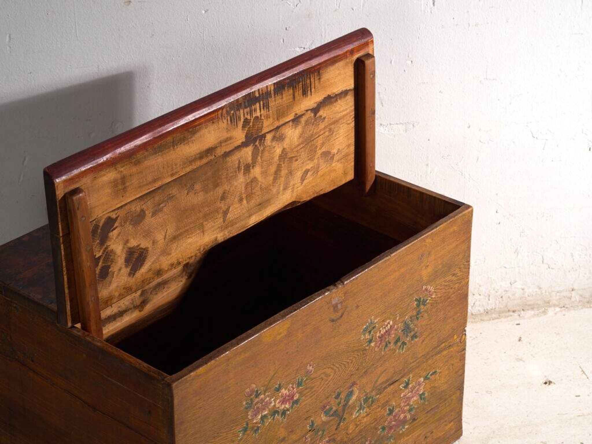 Antique Chinese chest with painted flowers in elm – China, circa 1900