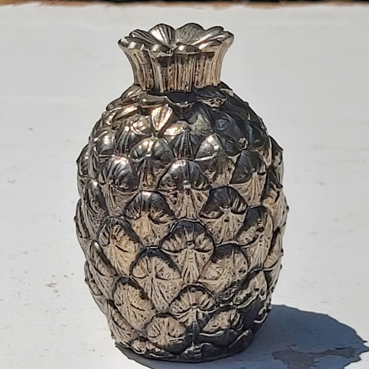 Salt and pepper pineapple silver metal