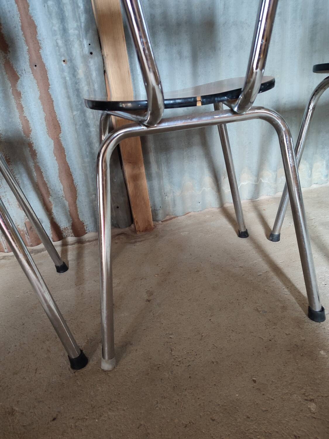 Lot de 4 chaises en formica