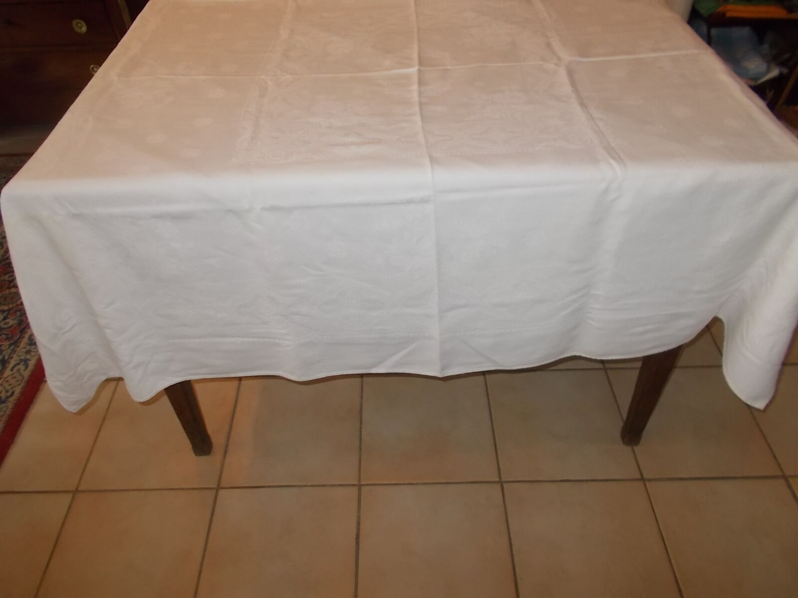 Damask tablecloth and napkins