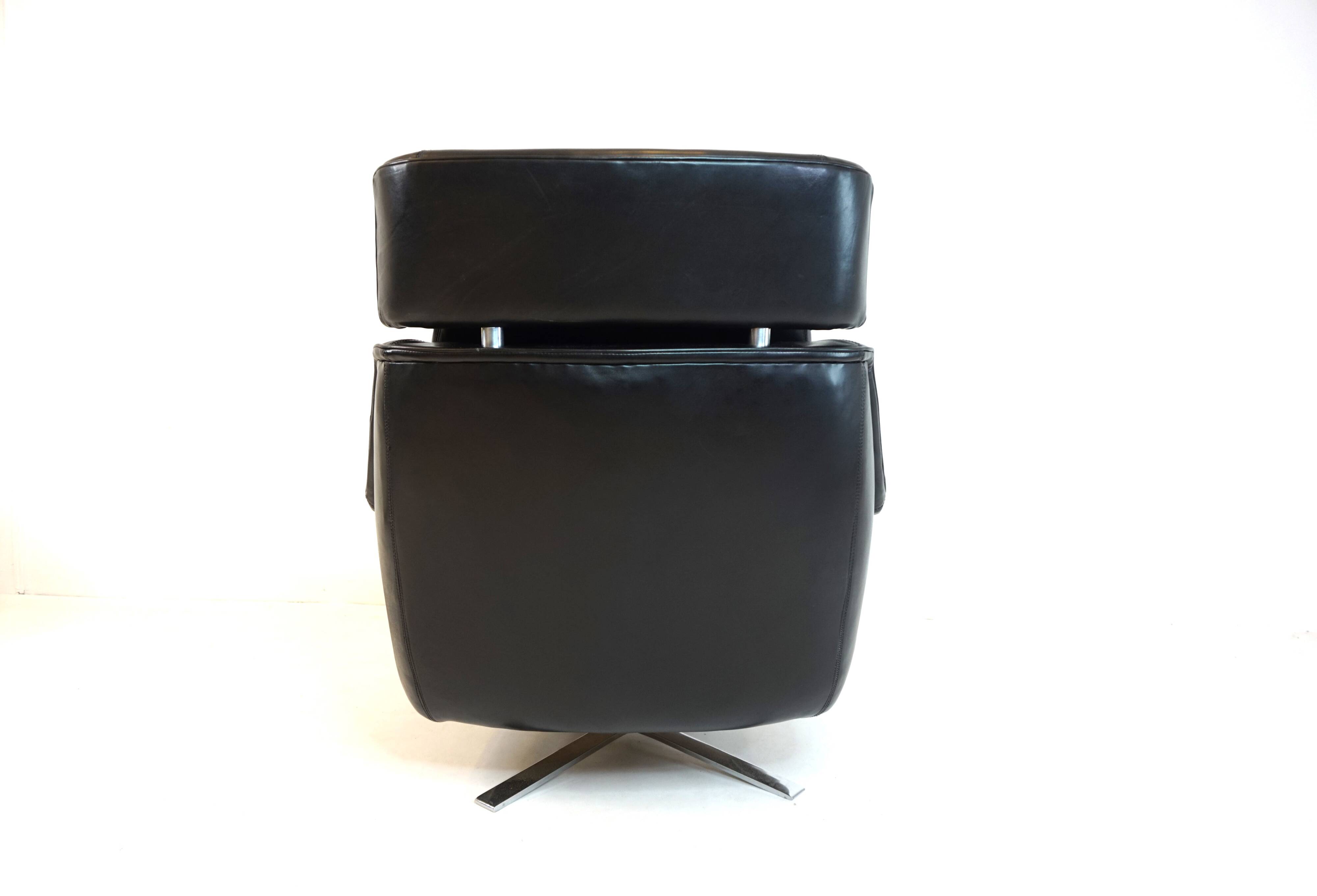 ESA leather chair 802 by Werner Langenfeld