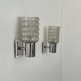 Paire d'appliques vintage, métal chromé et verre moulé pressé, Italie, 1970