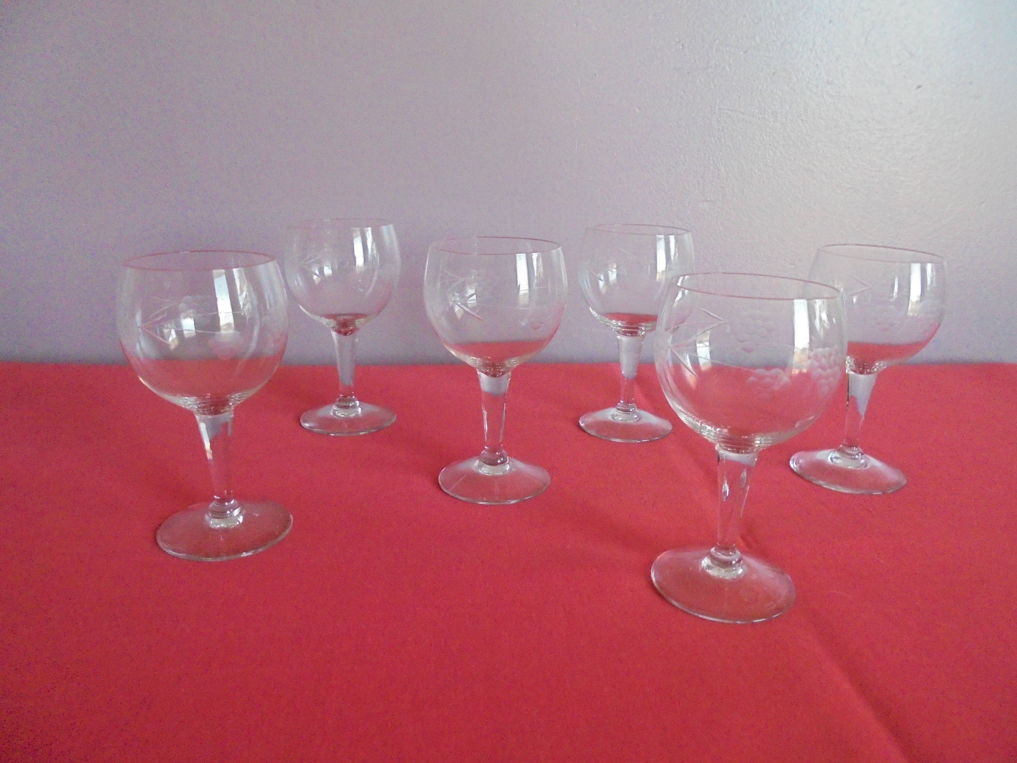 Lot 6 verres à pied en cristal ciselé non signé  hauteur 12,5 cm