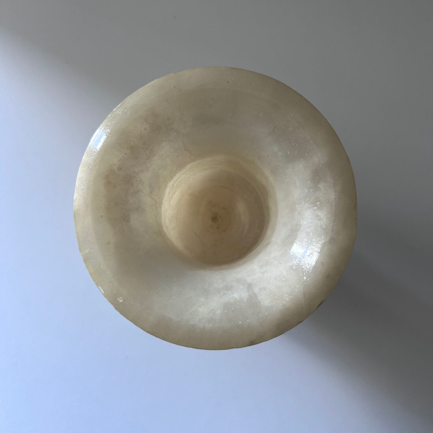 Small Médicis vase in alabaster
