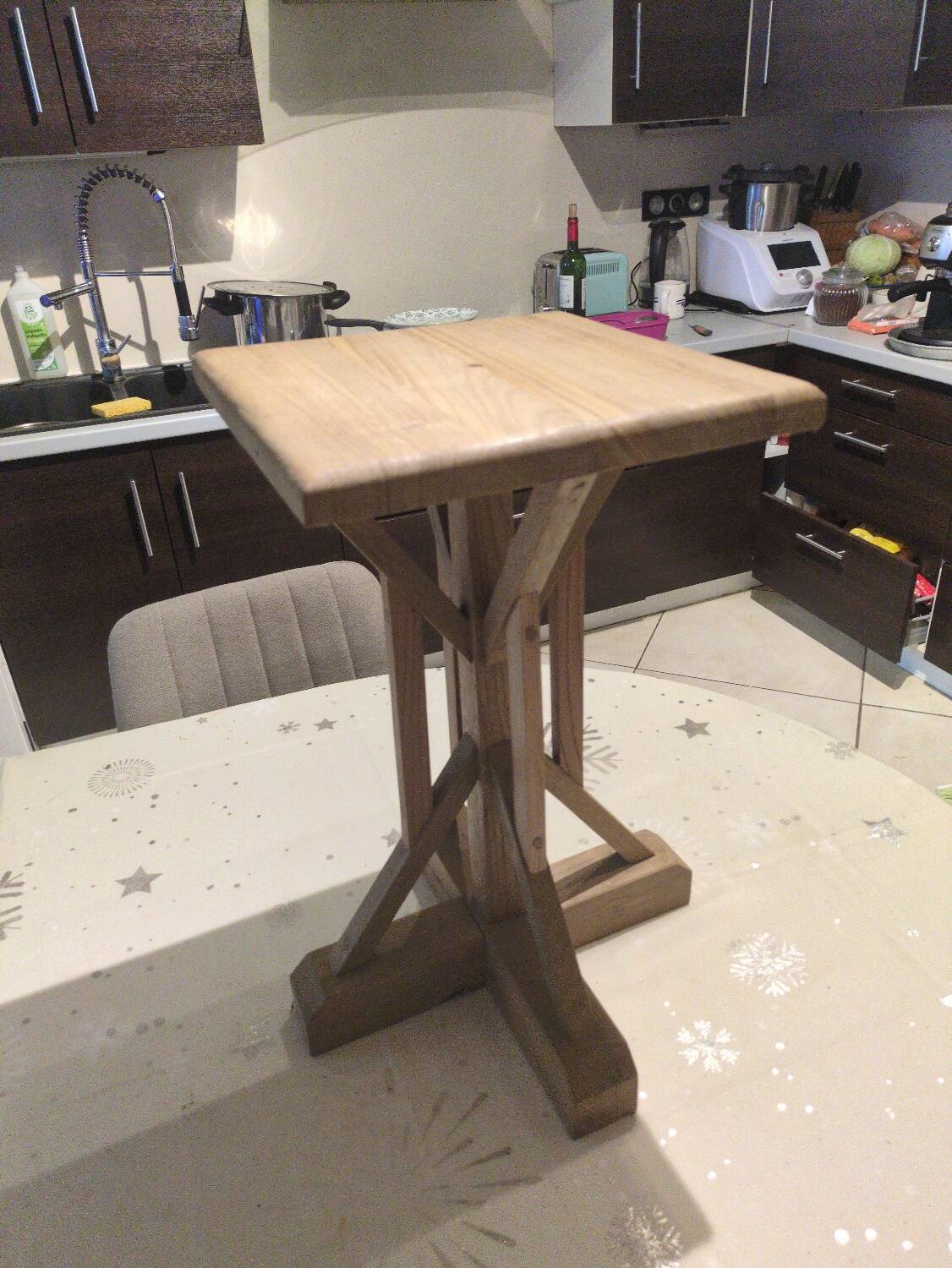 Designer stool in 3 types of natural wood