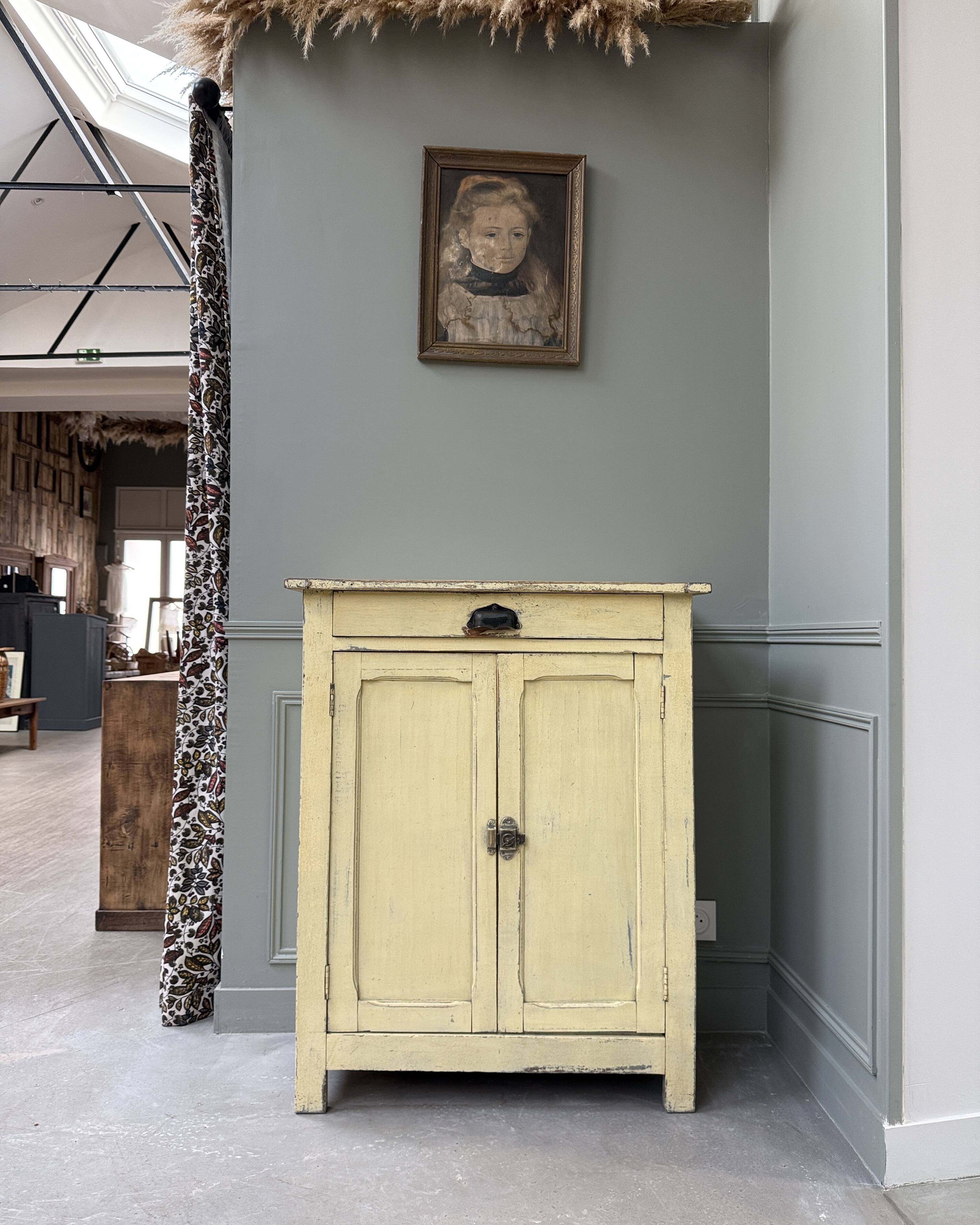 Yellow butter Parisian buffet