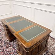 Bureau Chesterfield anglais classique avec panneau arrière