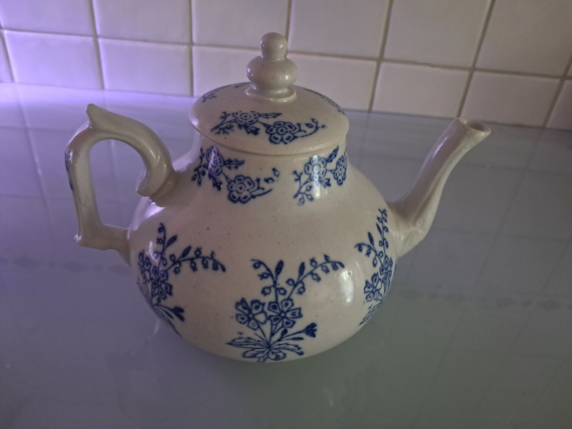 Théière ancienne en grès