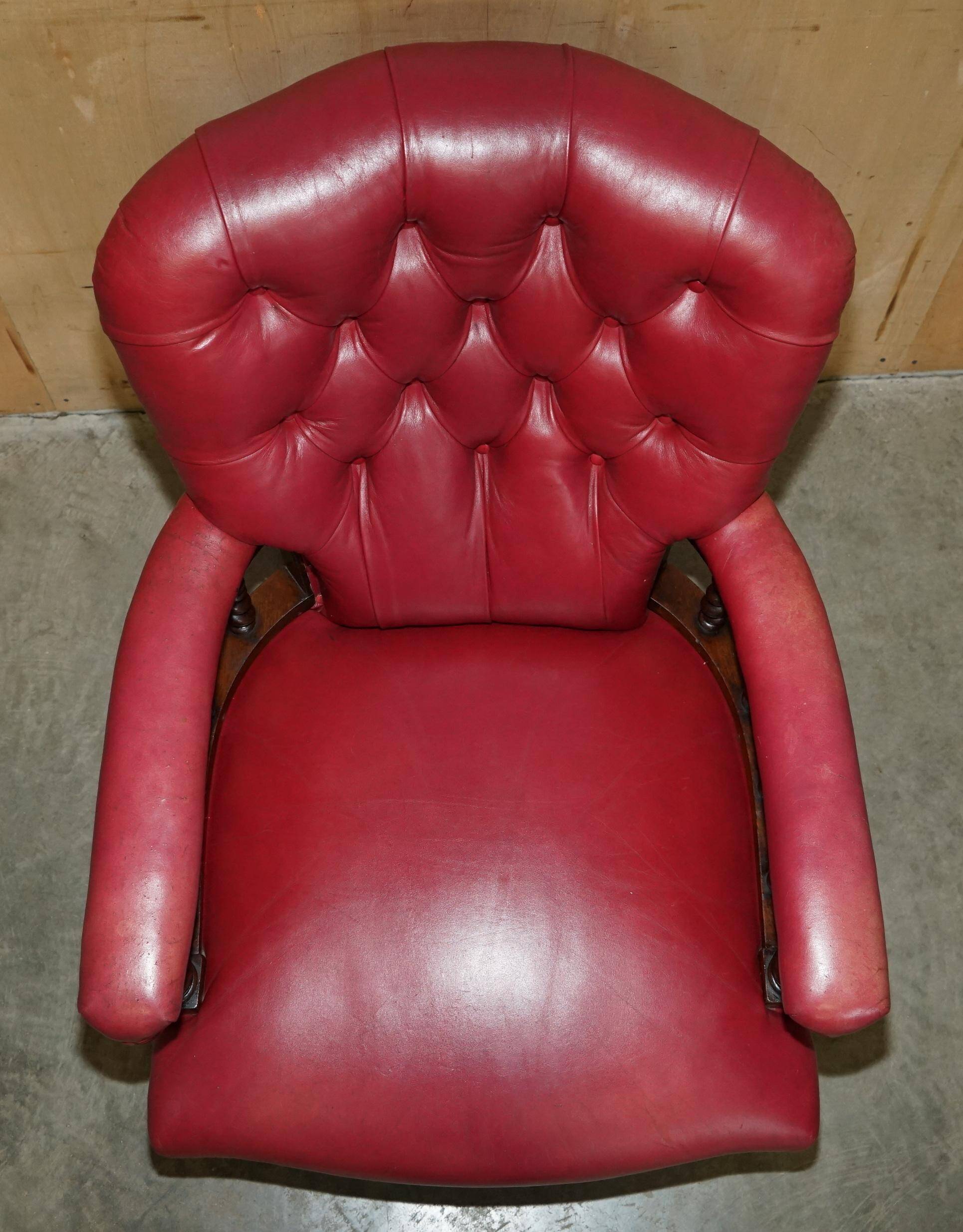 William IV antique Chesterfield armchair in leather with twisted barley structure.