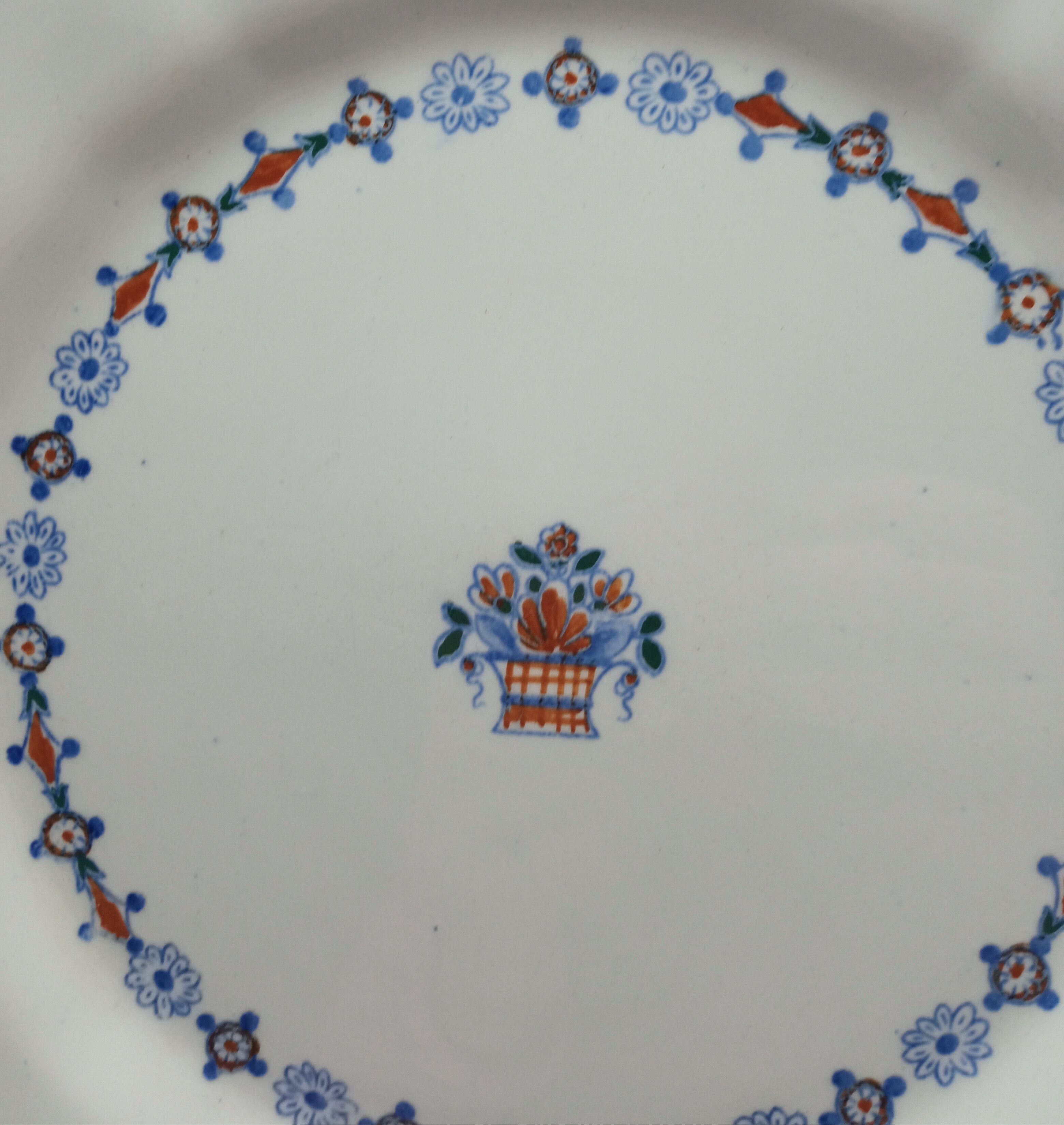 Assiette en faïence " modèle Rouen"
