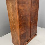 Armoire en placage de noyer restaurée d'influence Art Déco, années 1930