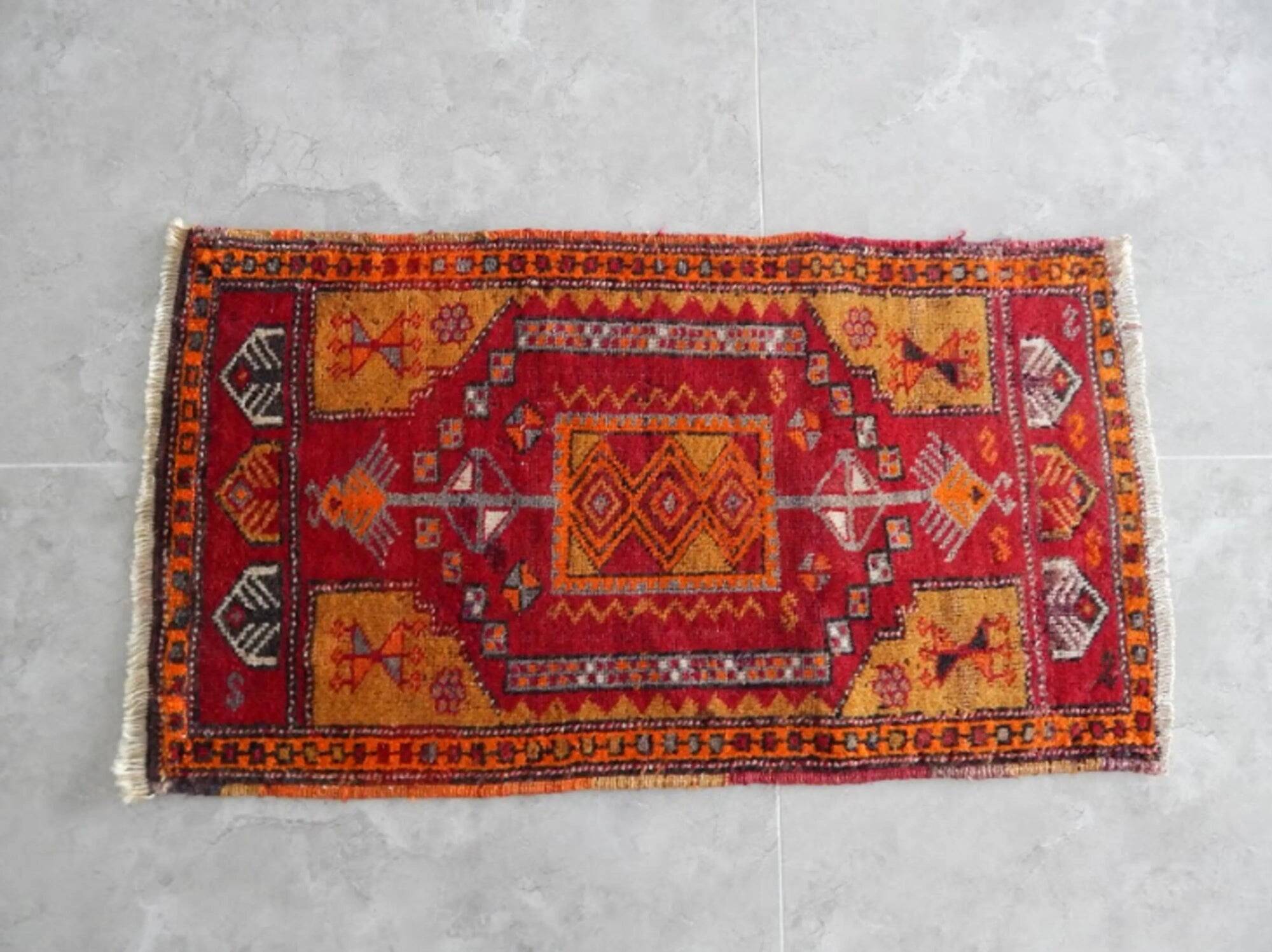 Vintage Turkish hallway rug 54x96 cm