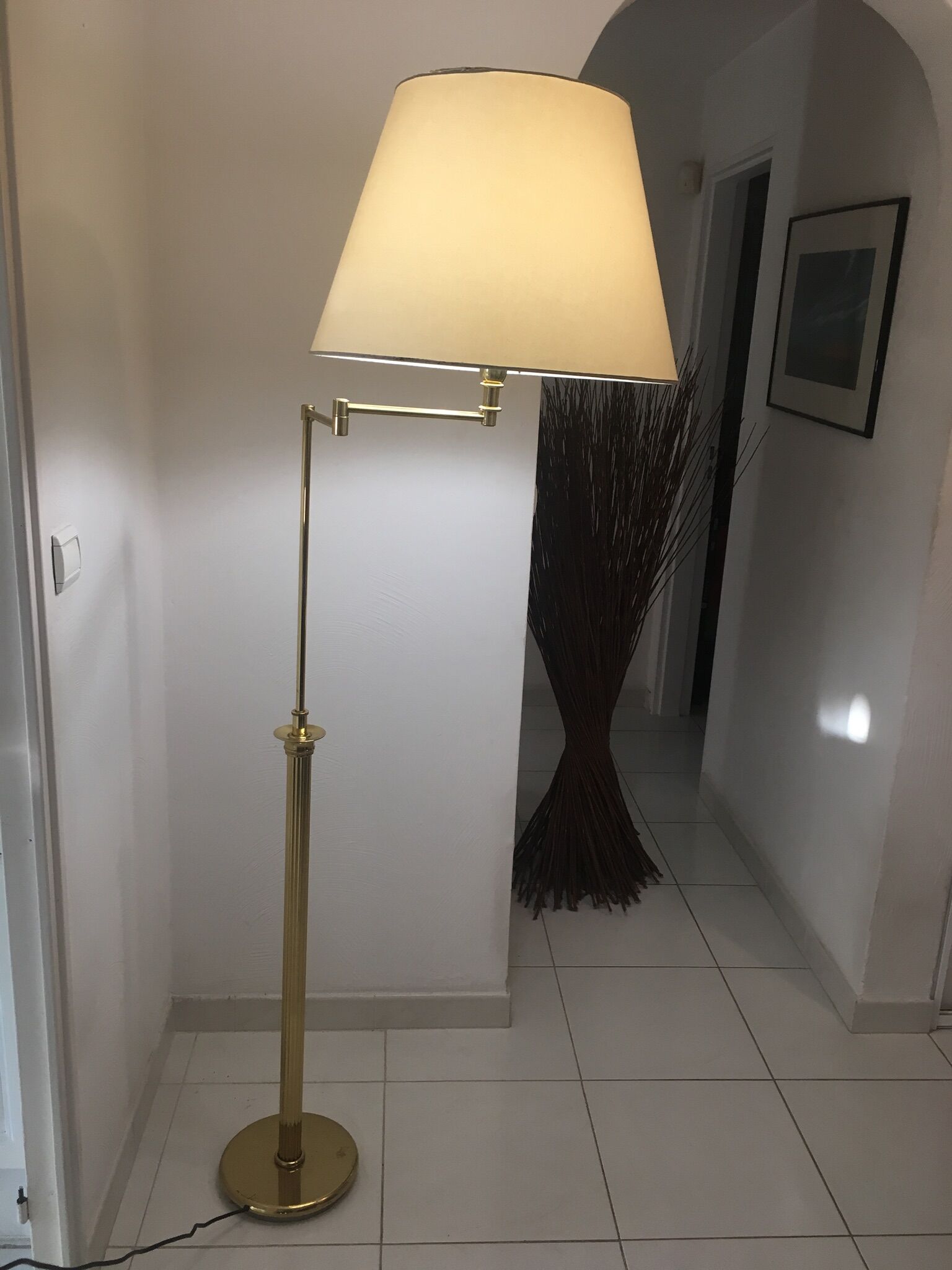 Vintage reader lamppost