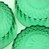 8 tempered glass dessert cups - emerald green colours - Arcoroc France - vintage 60s