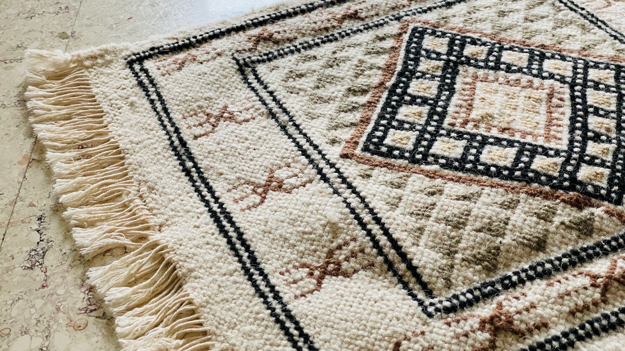 Vintage kilim wool rug - 45cm x 38cm