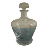 Carafe ancienne en verre soufflé et gravé