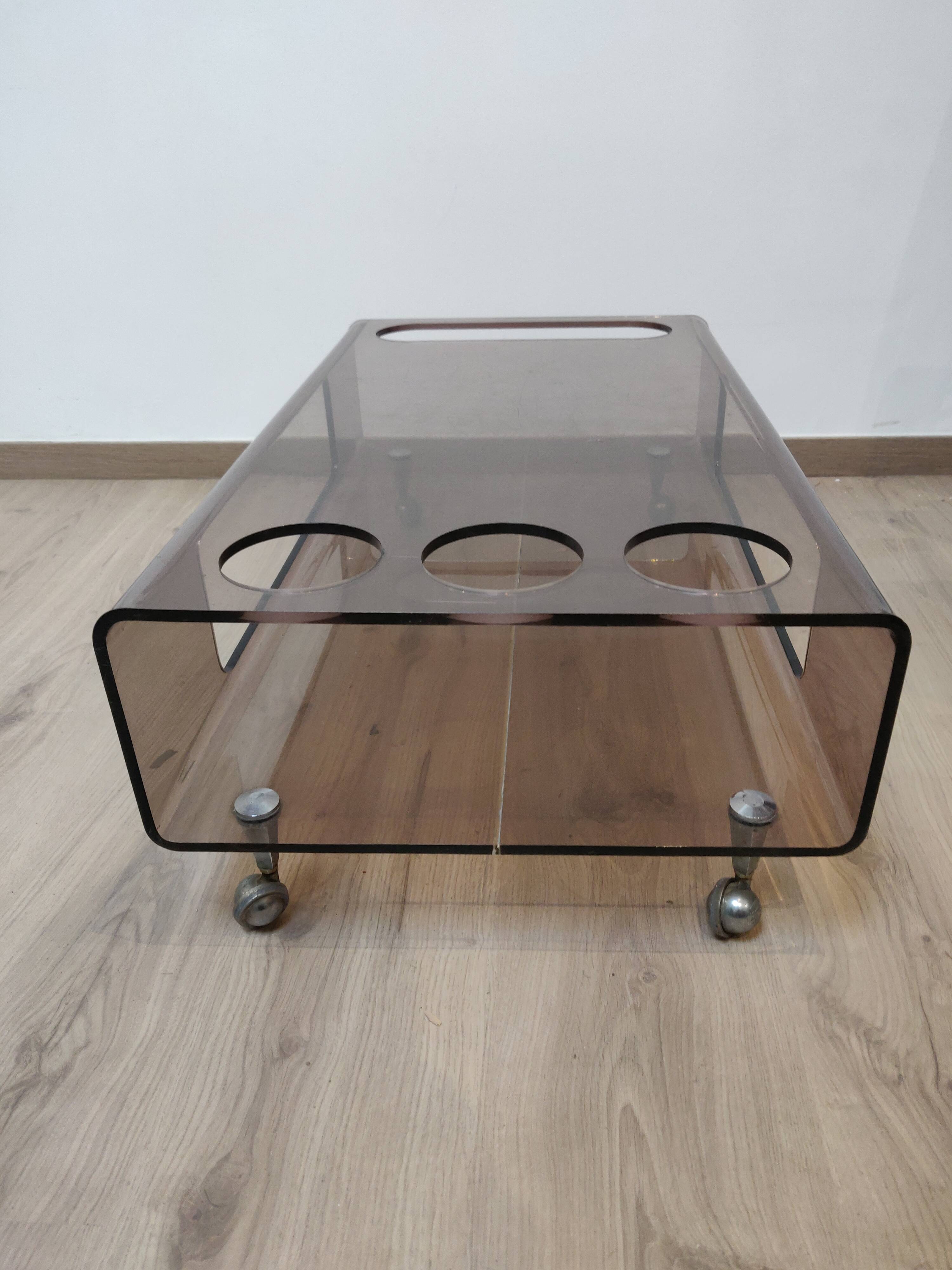 Rolling bar coffee table in vintage plexiglass 70s