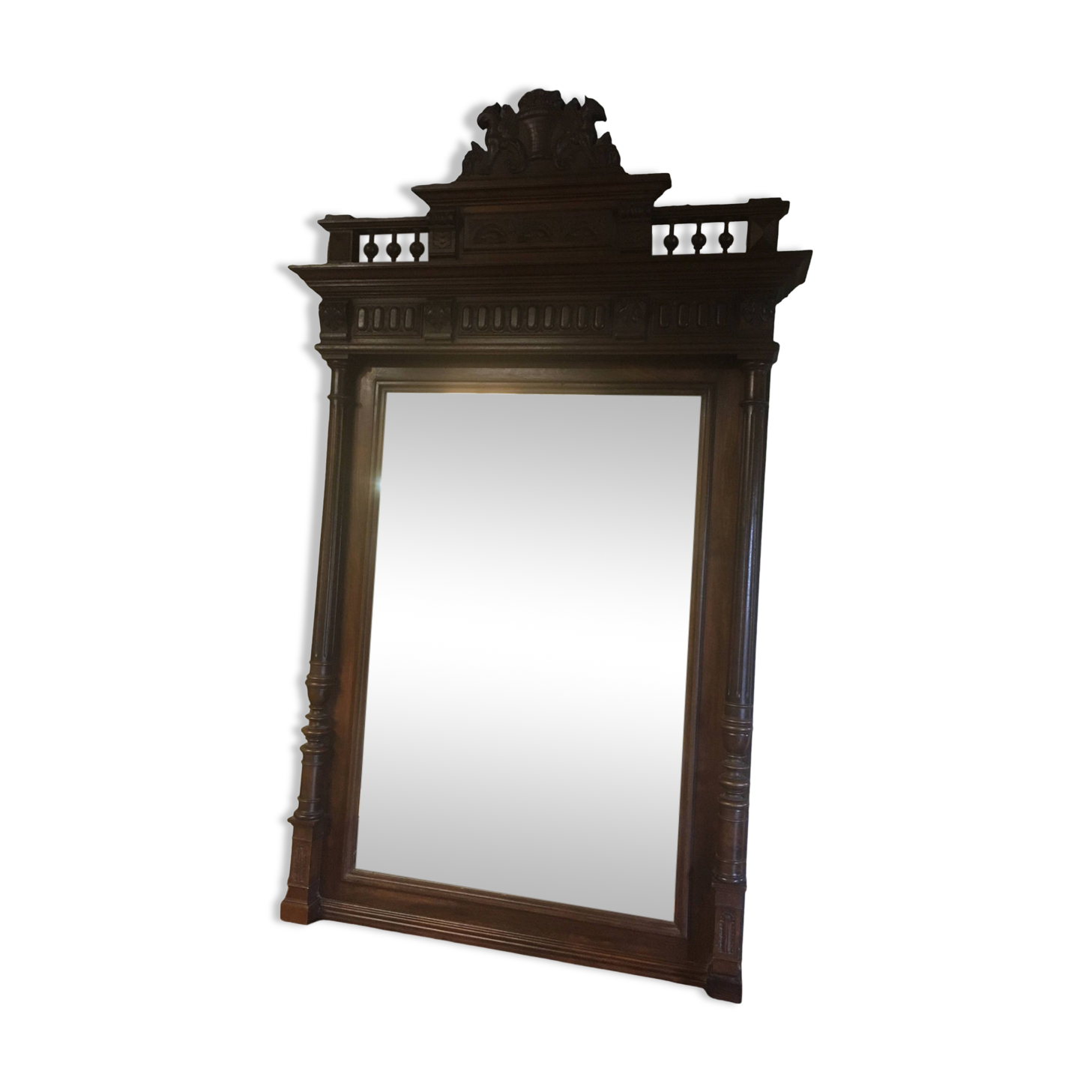 Miroir biseauté de style Henri ii en noyer