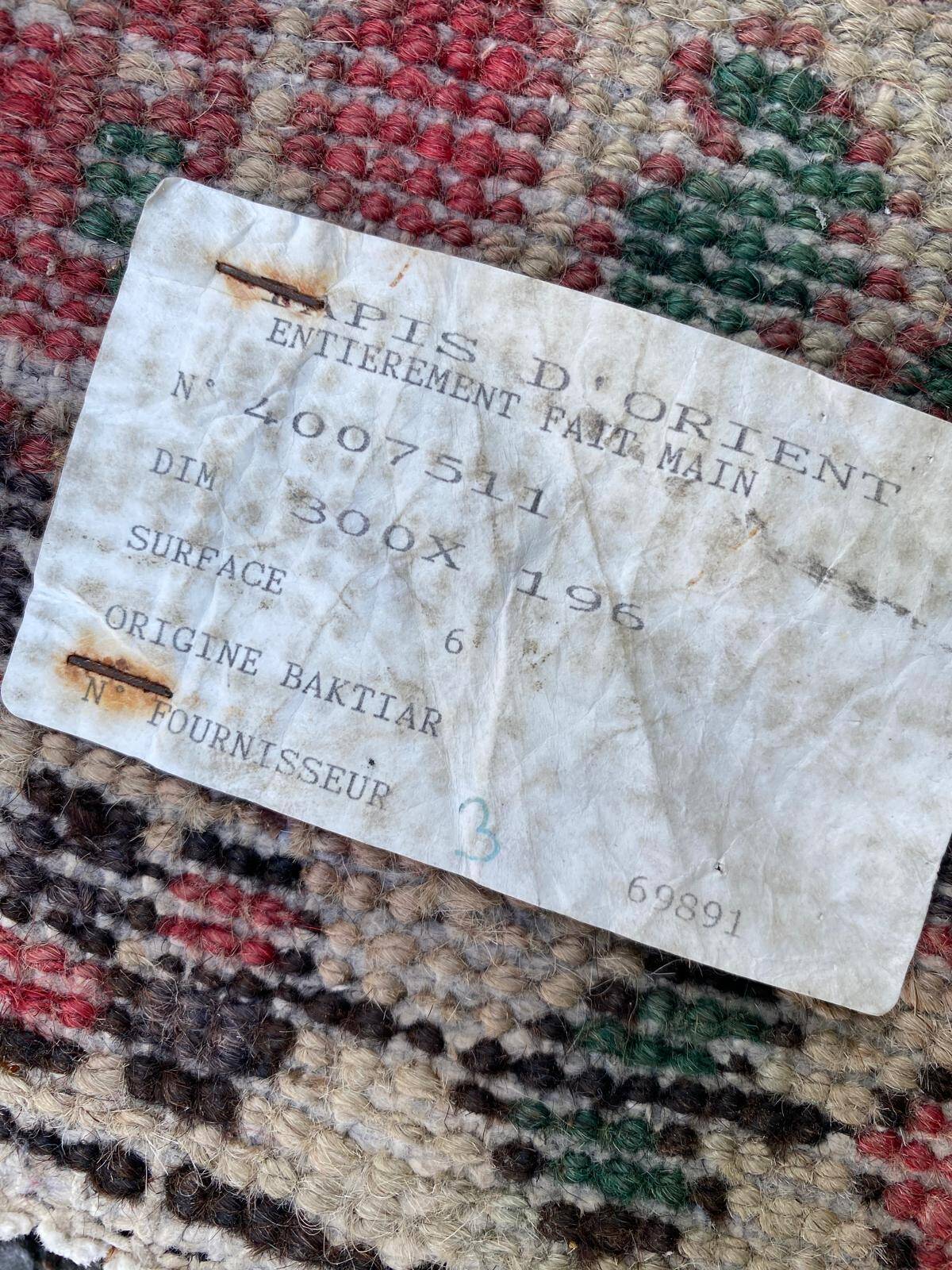 Handmade beige Bakhtiar rug with flowers 200x300.