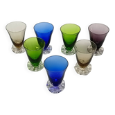 7 élégants verres à liqueur anciens en cristal multicolores vintage