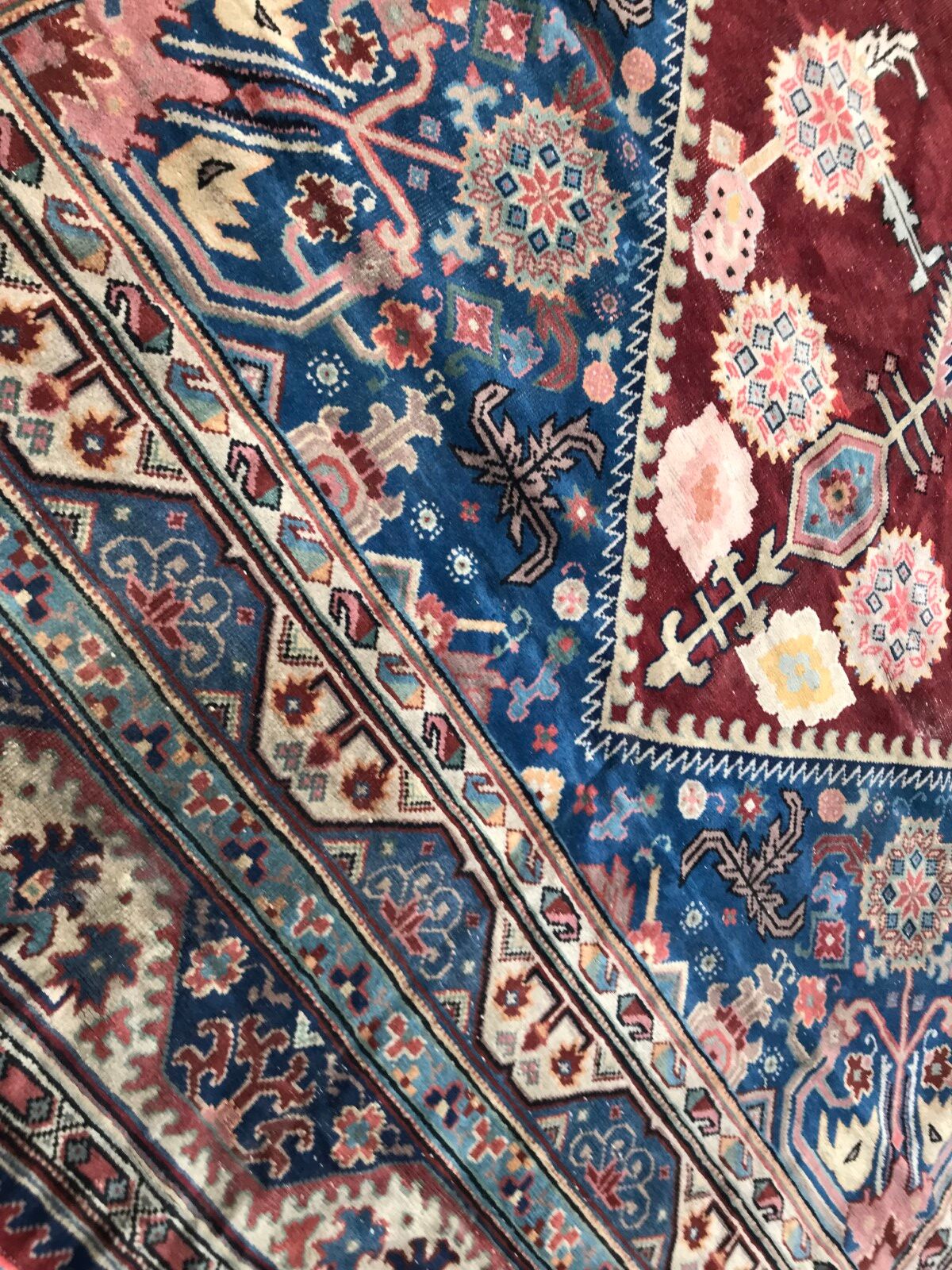 Large carpet old sinkiang done hand 268 x 360 cm