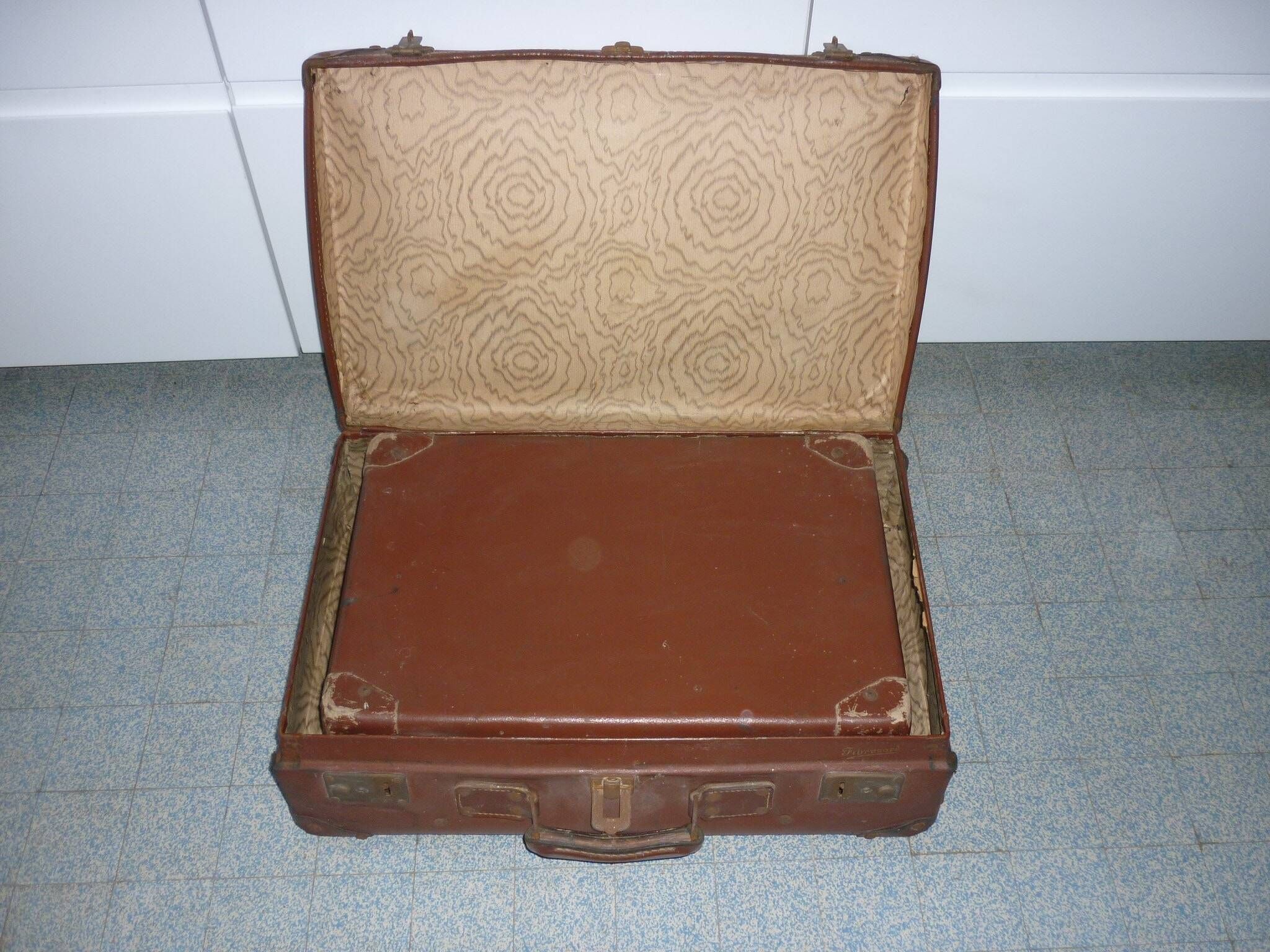 Pair of red suitcases from the 1950s
