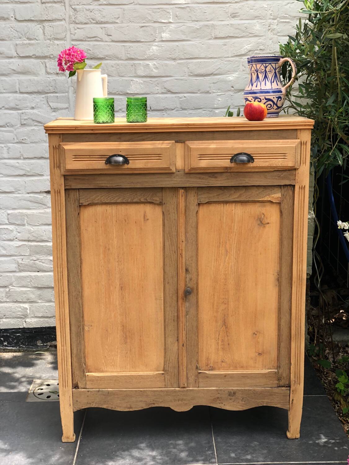 Parisian buffet with a chic country spirit