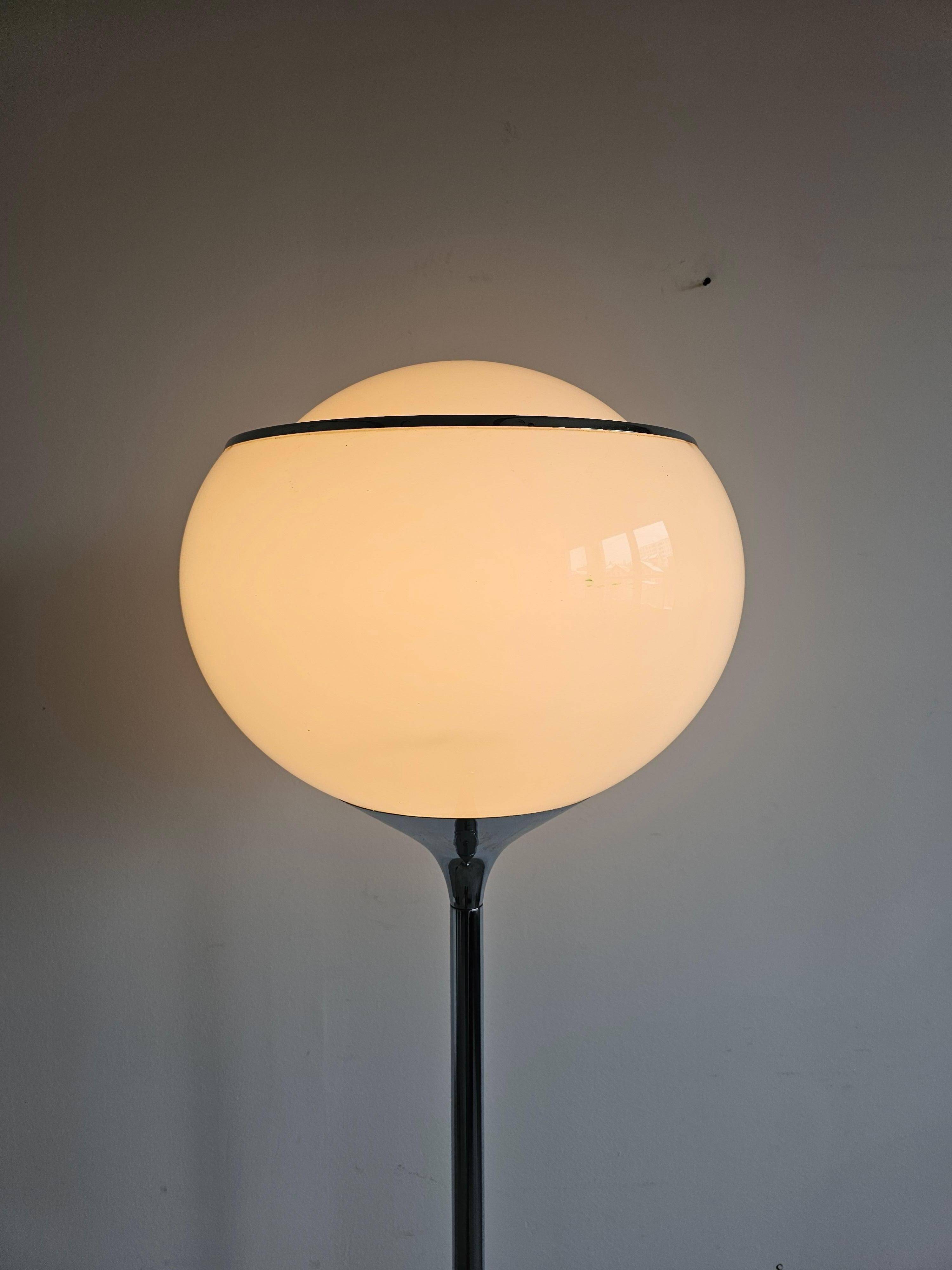 Mid Century Modern Floor Lamp "Flash" or "Bud Grande" by Harvey Guzzini