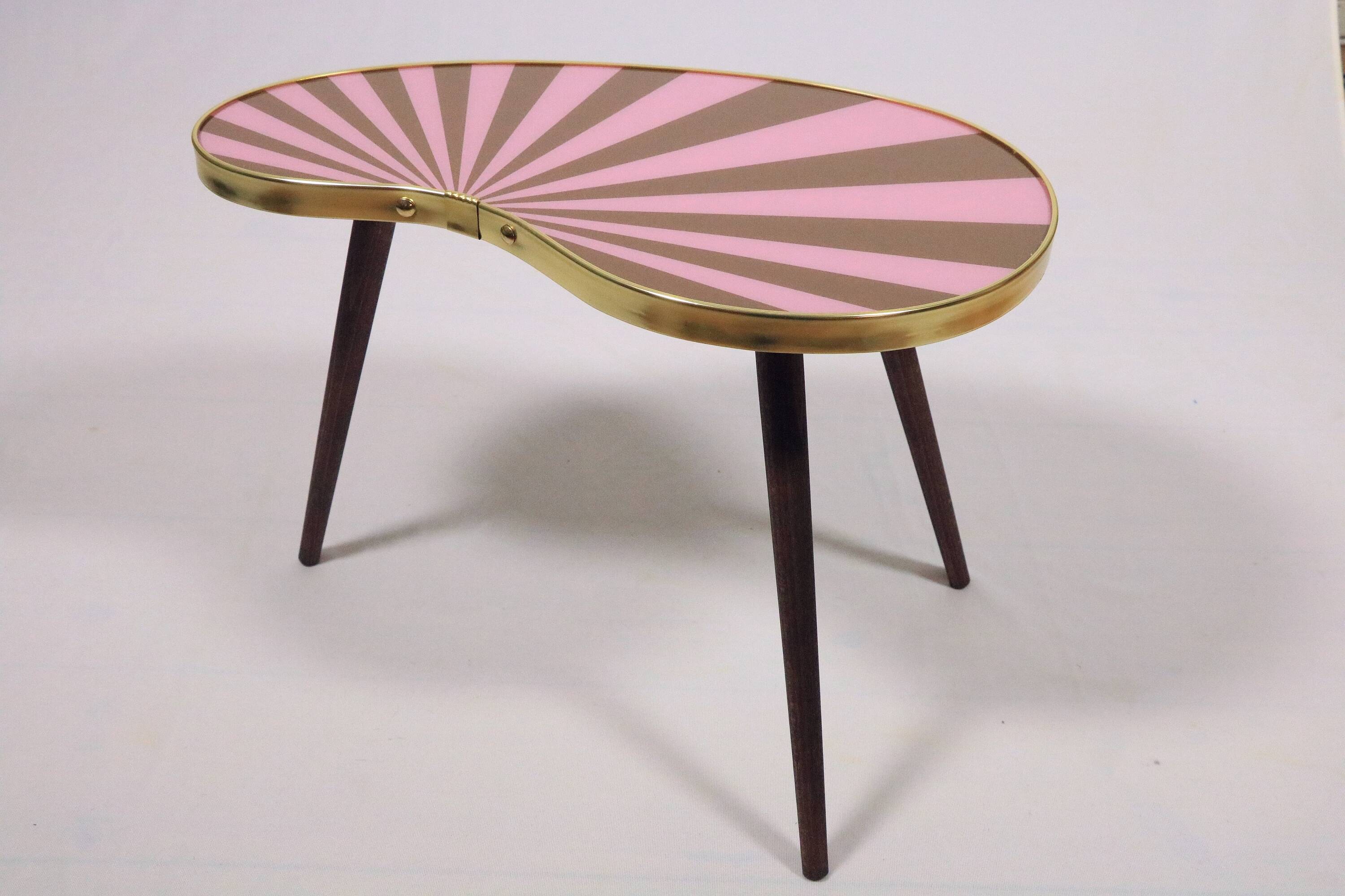 Petite table d'appoint, forme rein, rayures rose-taupe, 3 pieds élégants, style années 50