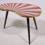Petite table d'appoint, forme rein, rayures rose-taupe, 3 pieds élégants, style années 50