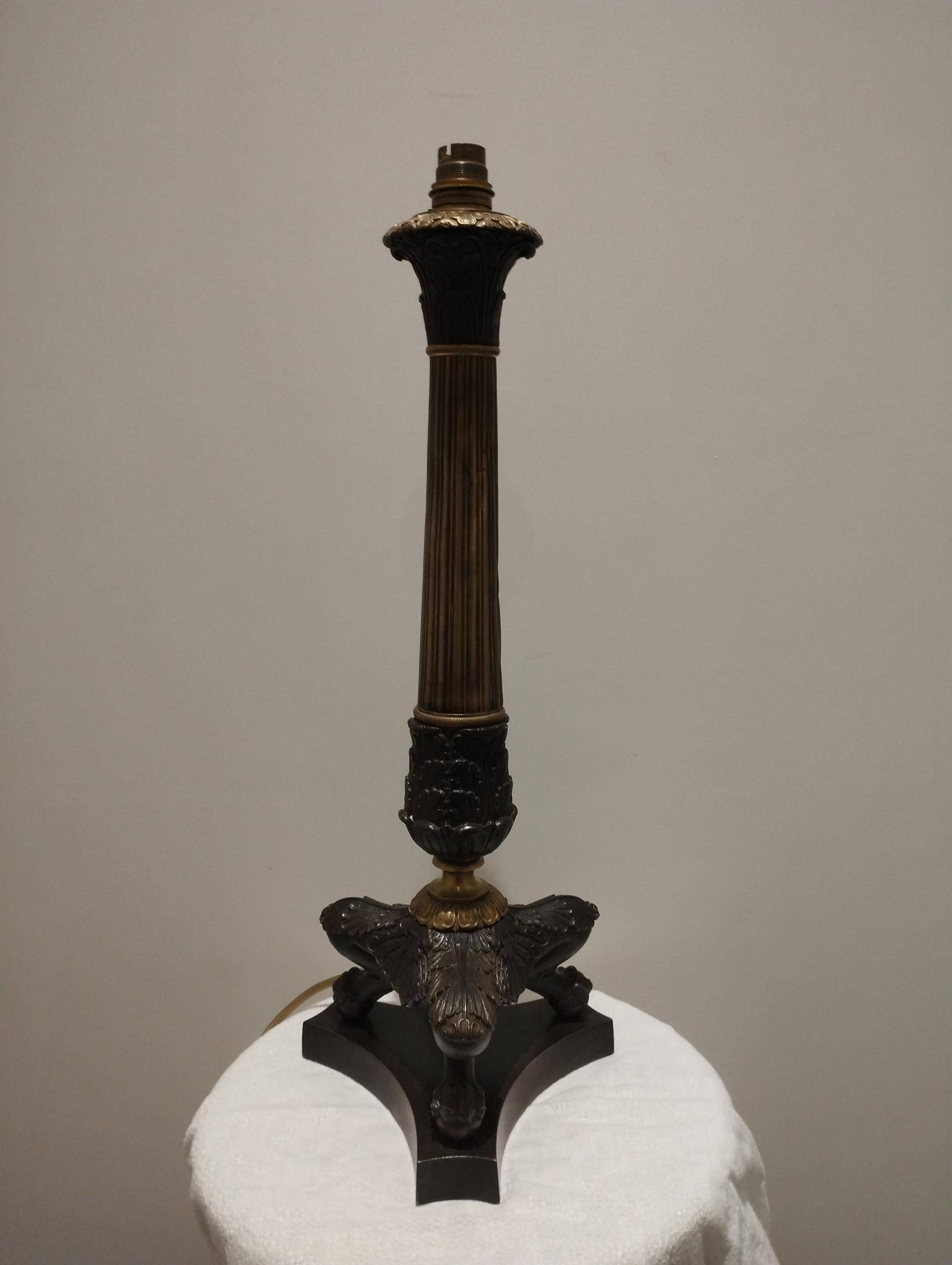 Antique lamp base with lion's paw - Restoration period - Empire