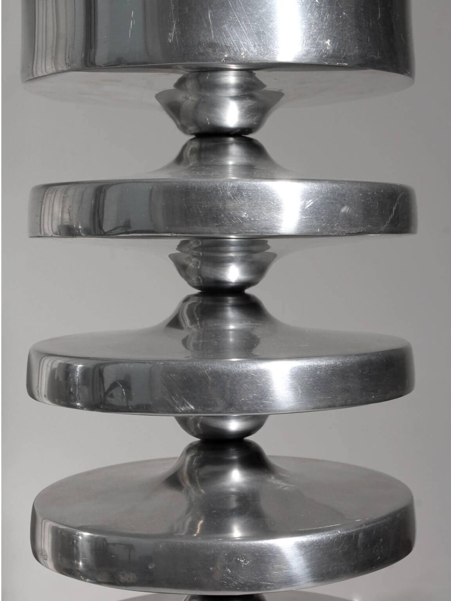 Paire de bougeoirs en aluminium avec bordure