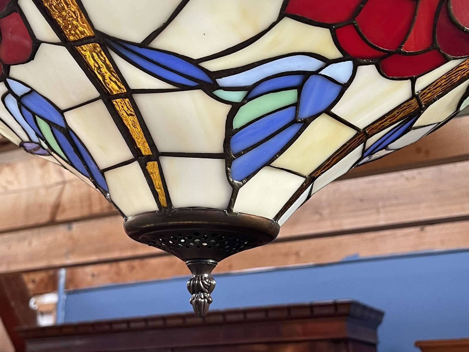 Tiffany-style glass pendant light