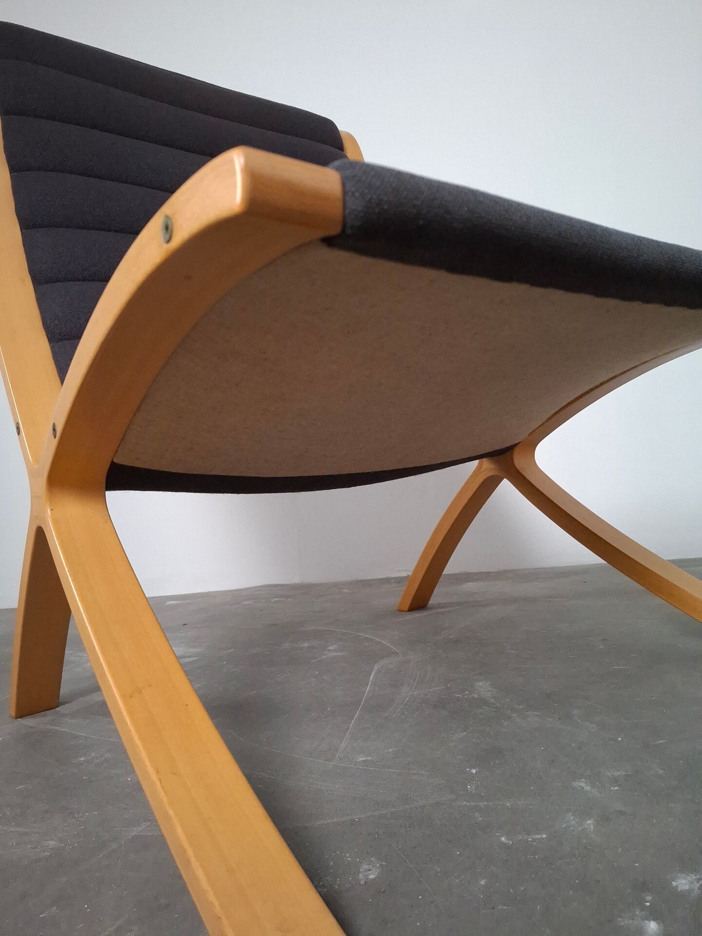 2  chaises AX  par Hvidt & Molgaad édition Fritz Hansen