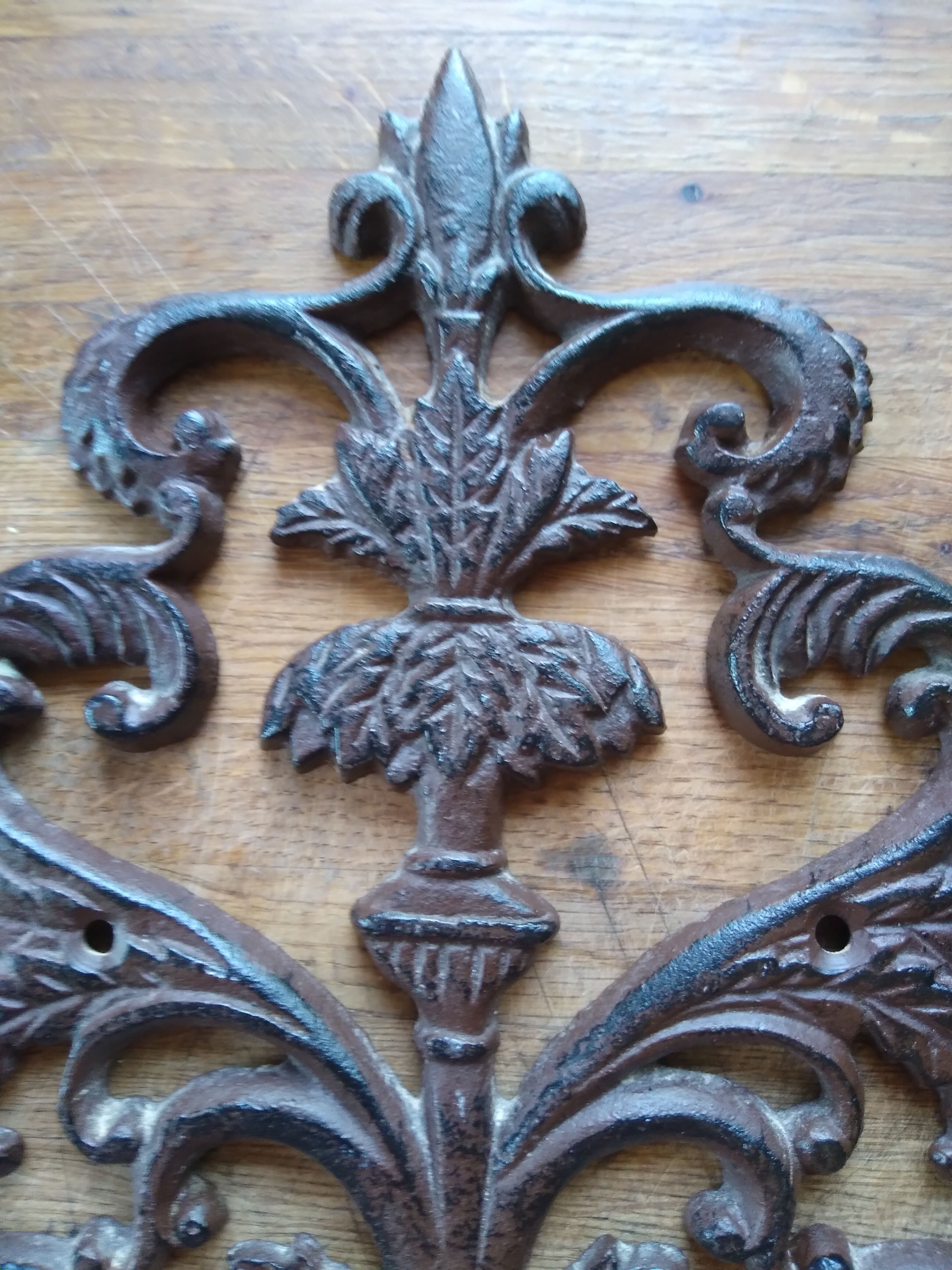 Ornament arabesque trim in cast iron