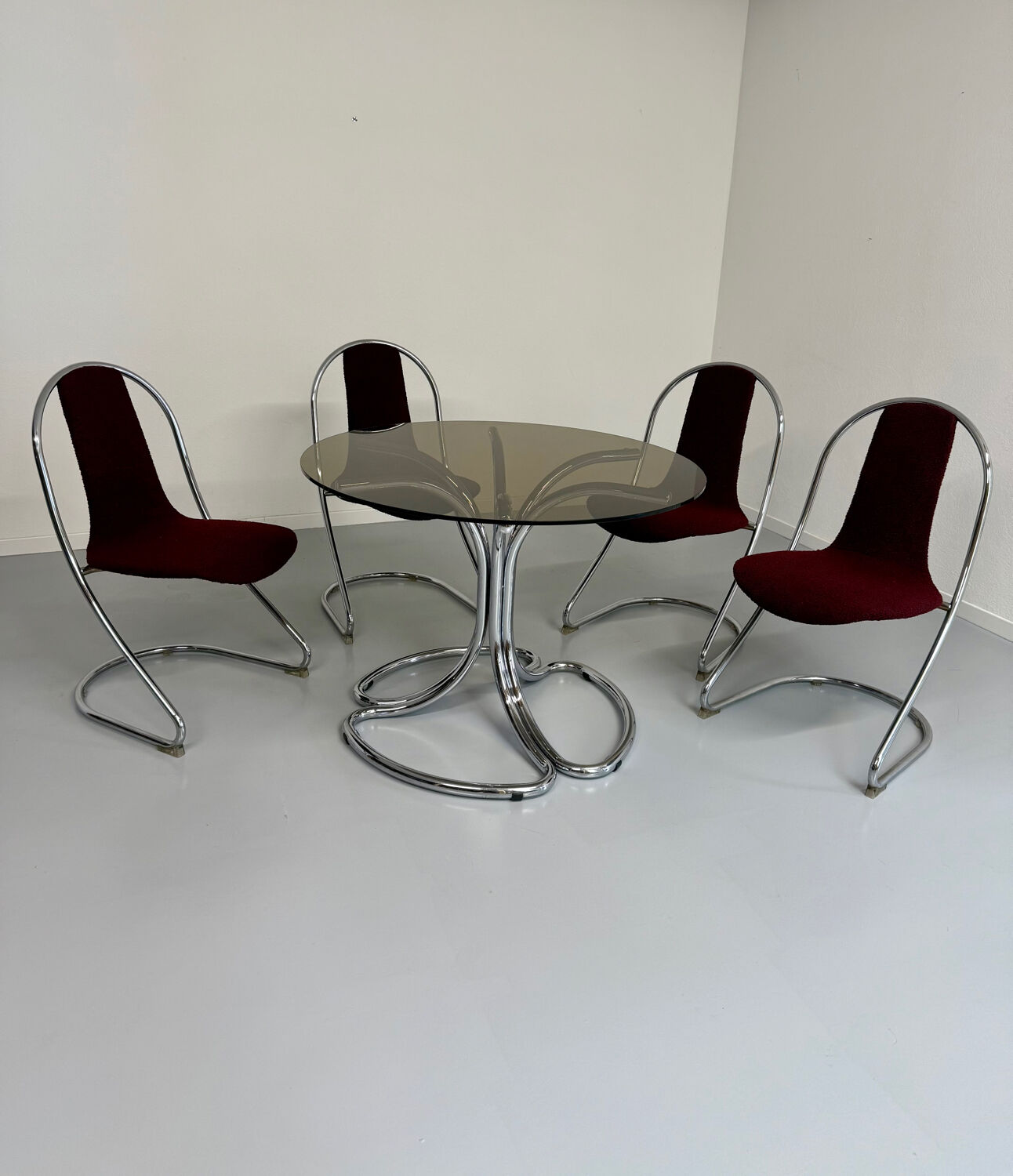 Set of 4 tubular chairs, Italian design, 70s vintage, Cantilever