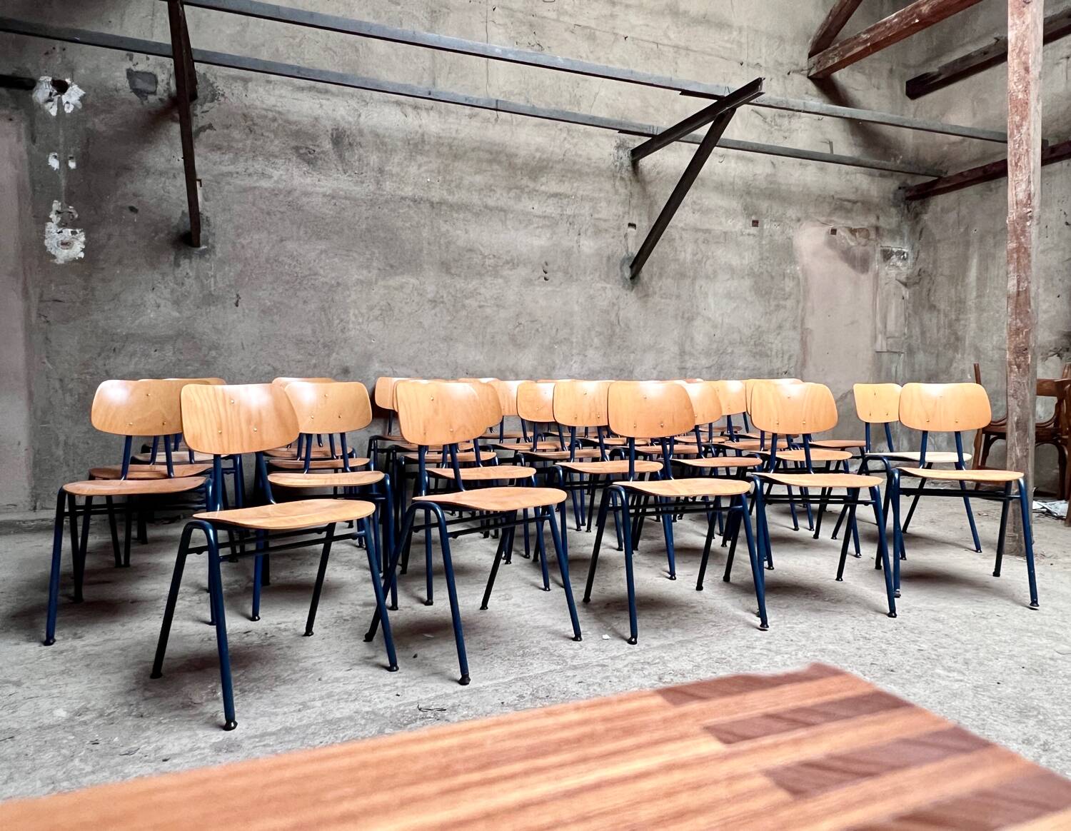 Stackable school chair 32