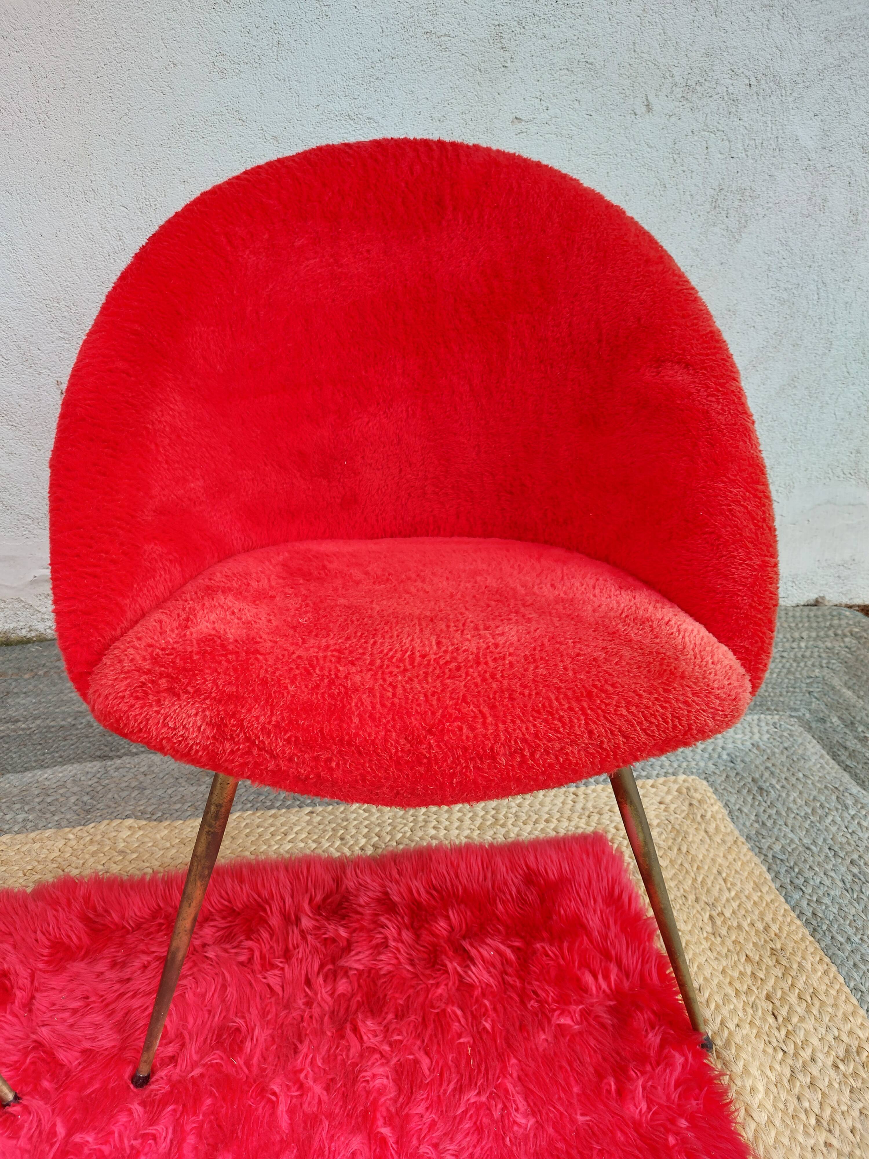 pair of vintage armchairs (red fur)