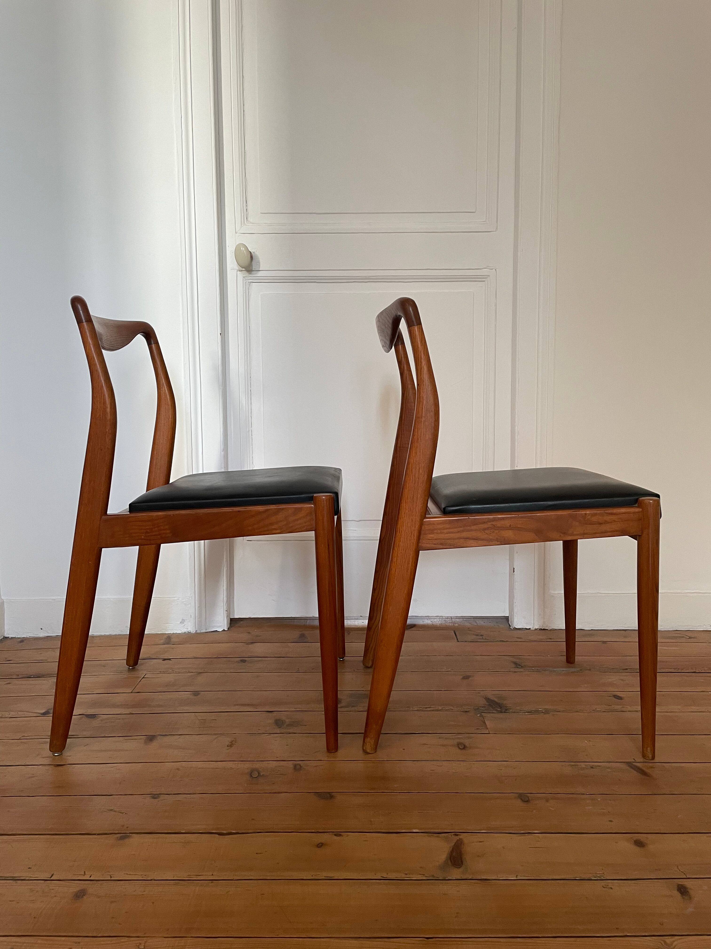 Pair of Scandinavian chairs in teak and skaï, 1965