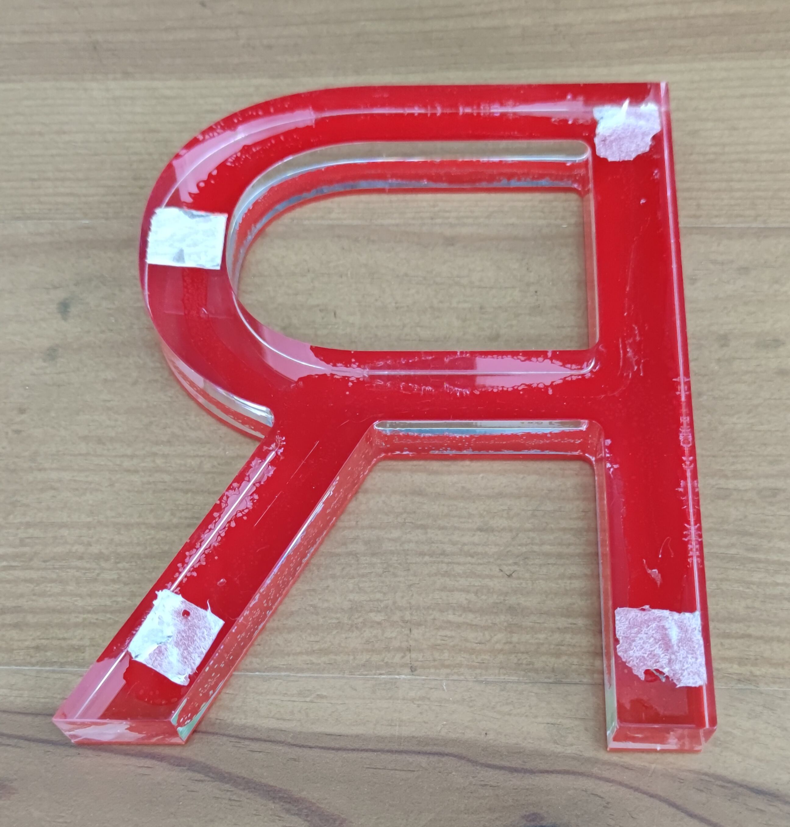 Sign letter in plexi