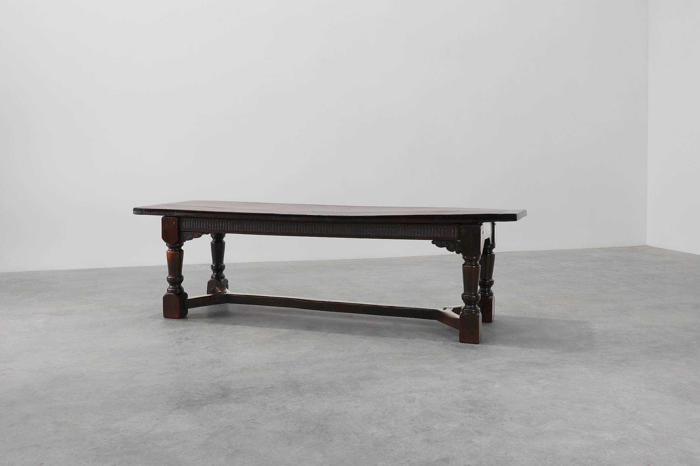 17th-Century Belgian full dark Oak Dining Table