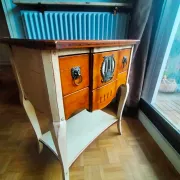 Classic chest of drawers