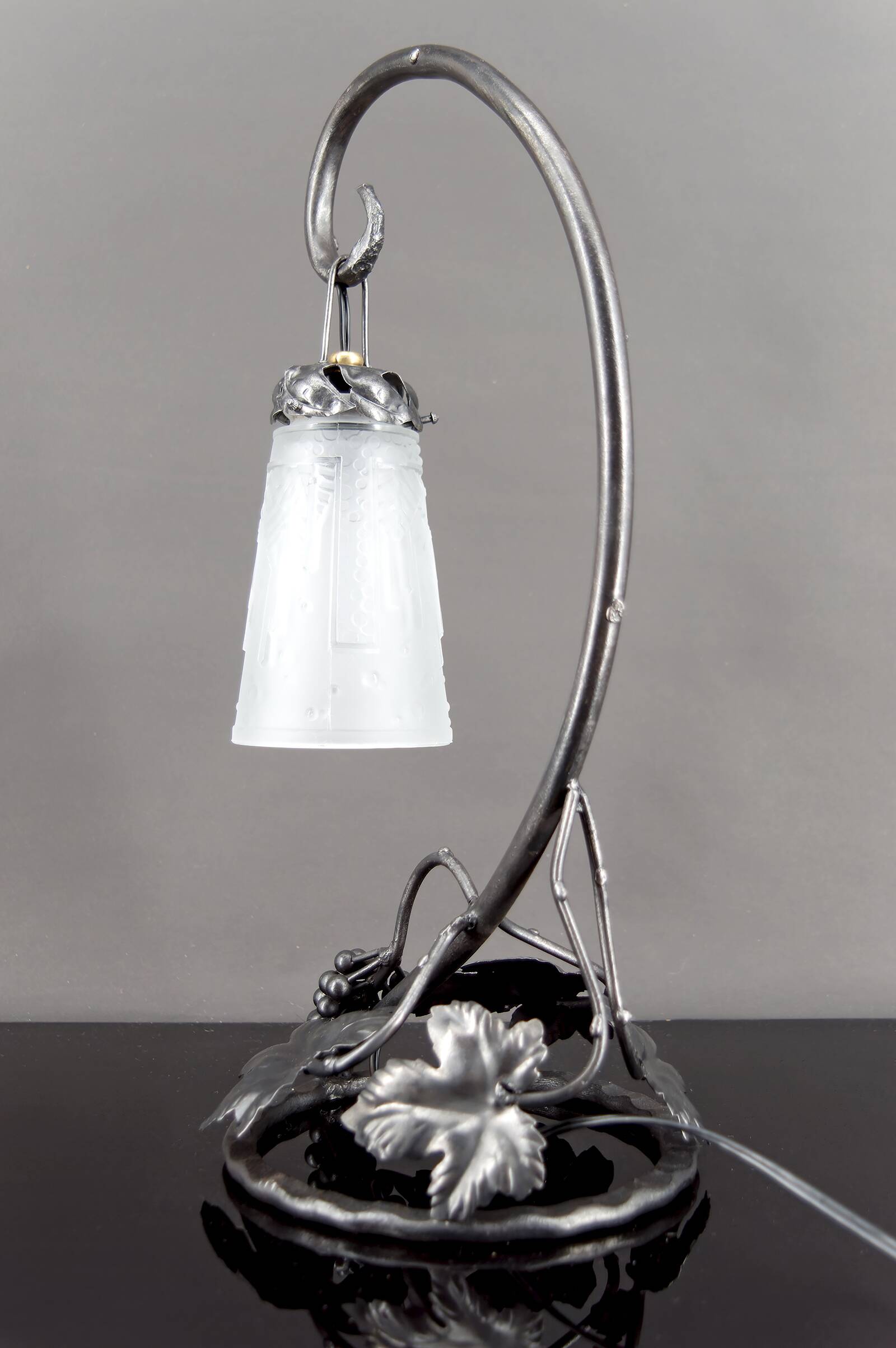 Wrought Iron Lamp, "Vine", Muller Frères Lunéville, Art Deco, c. 1930