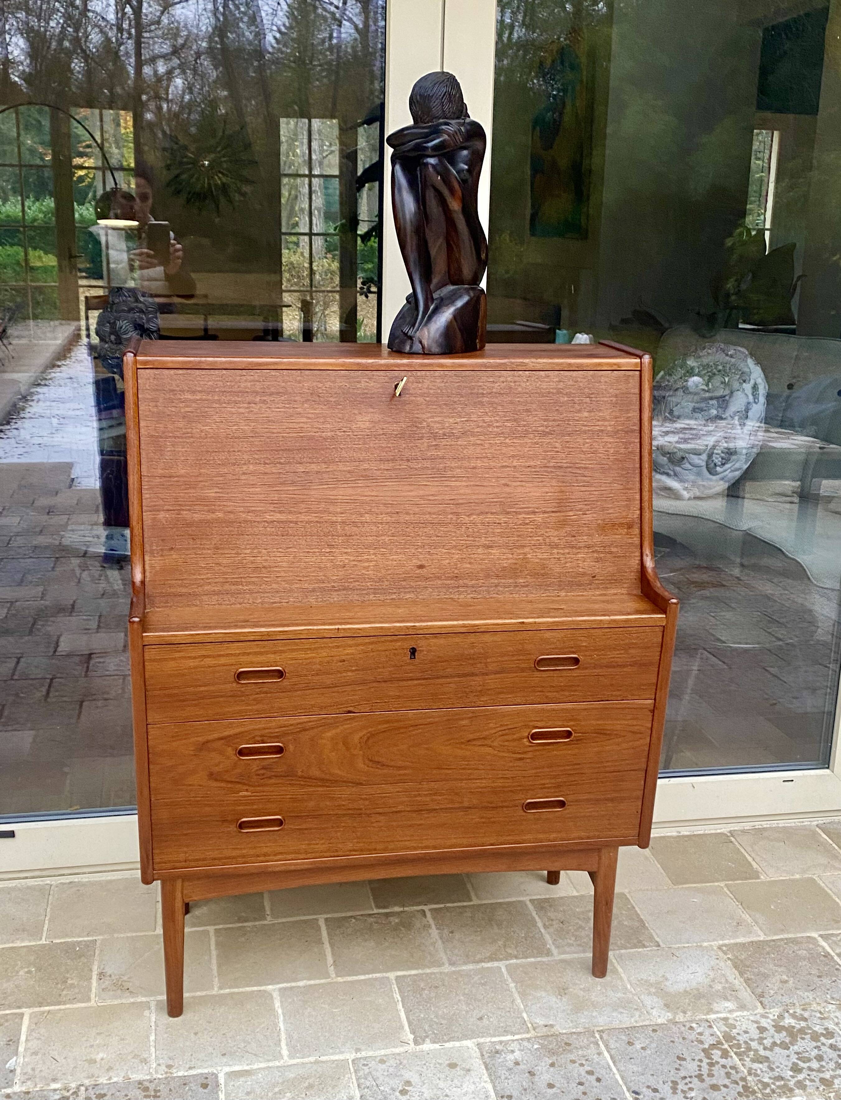 Danish secretary/desk model 37 by Arne Wahl Iversen for Vinde Møbe