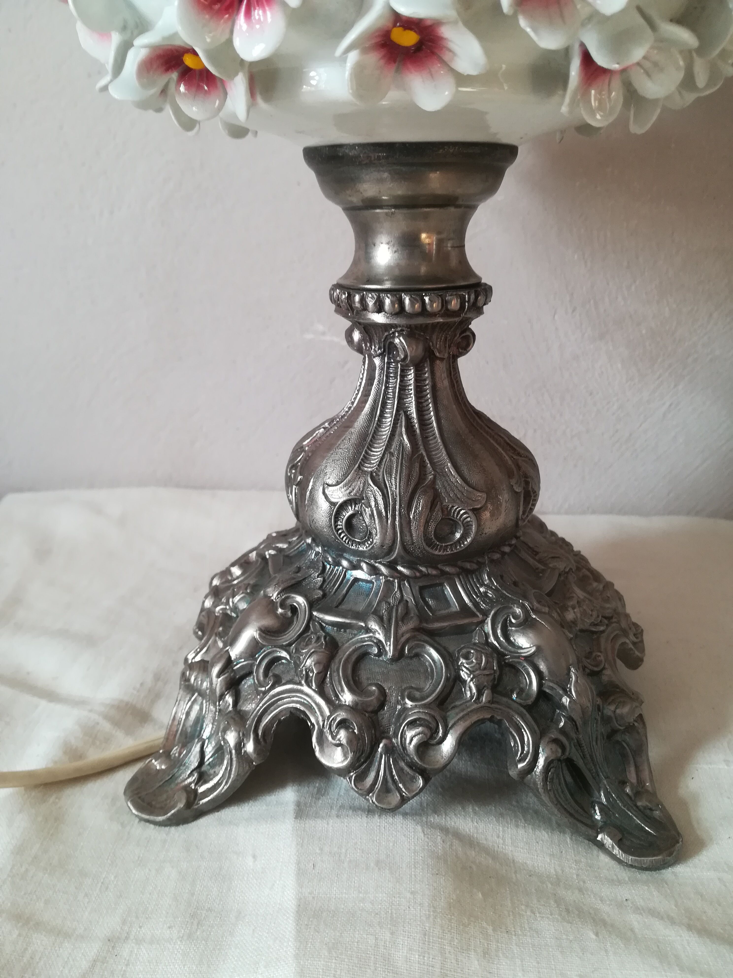 Cherry blossom lamp in relief